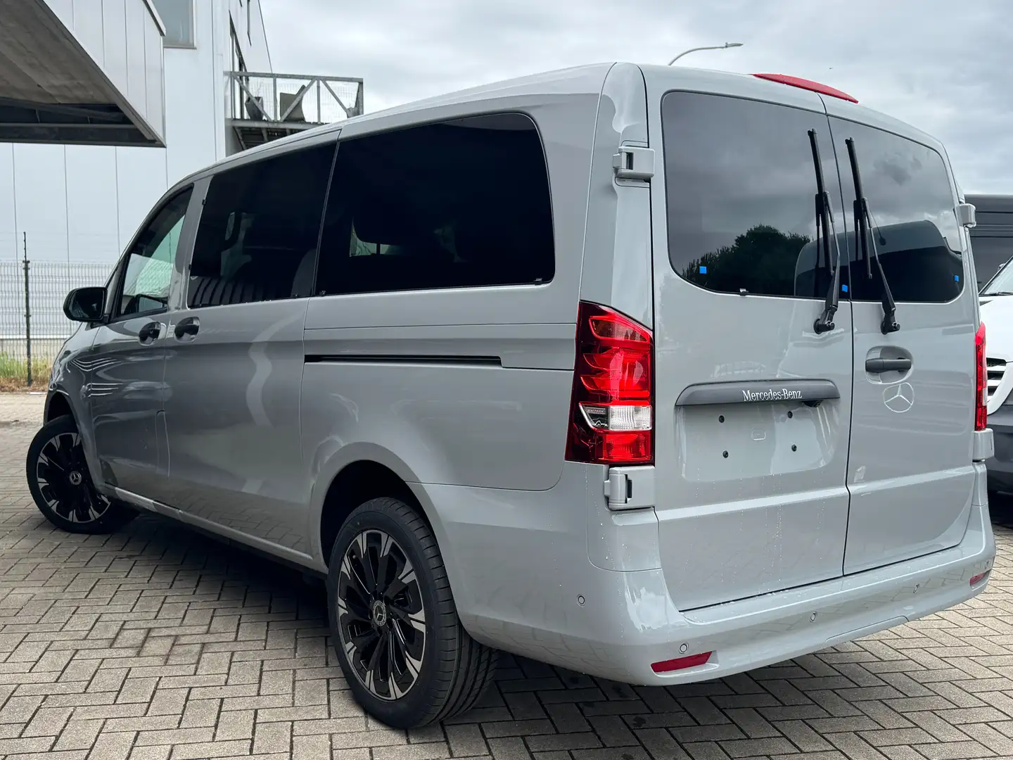 Mercedes-Benz Vito 116L2 / 50.556+BTW /trekhaak 2500kg/ Lichte vracht Gris - 2