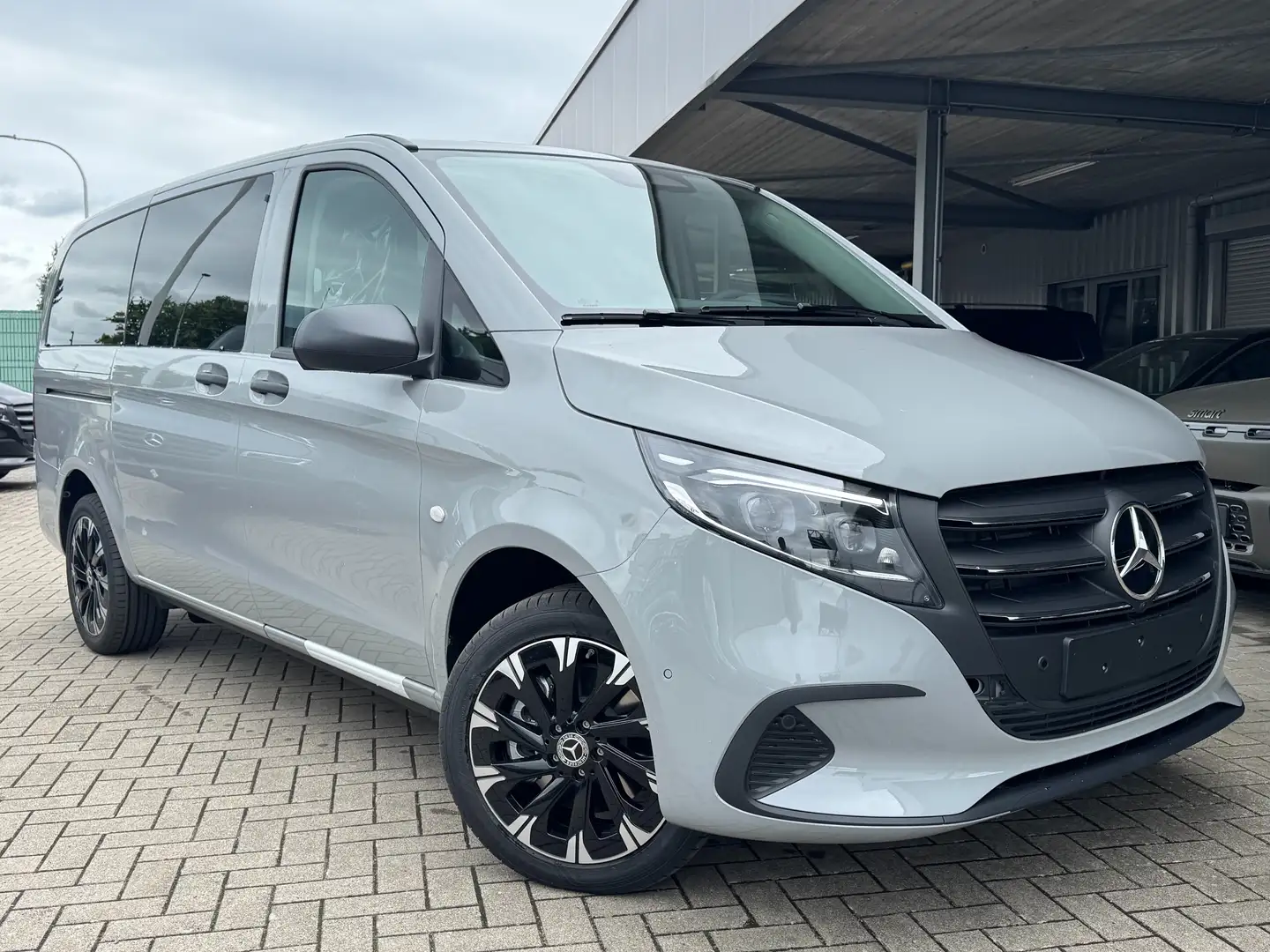Mercedes-Benz Vito 116L2 / 50.556+BTW /trekhaak 2500kg/ Lichte vracht Gris - 1