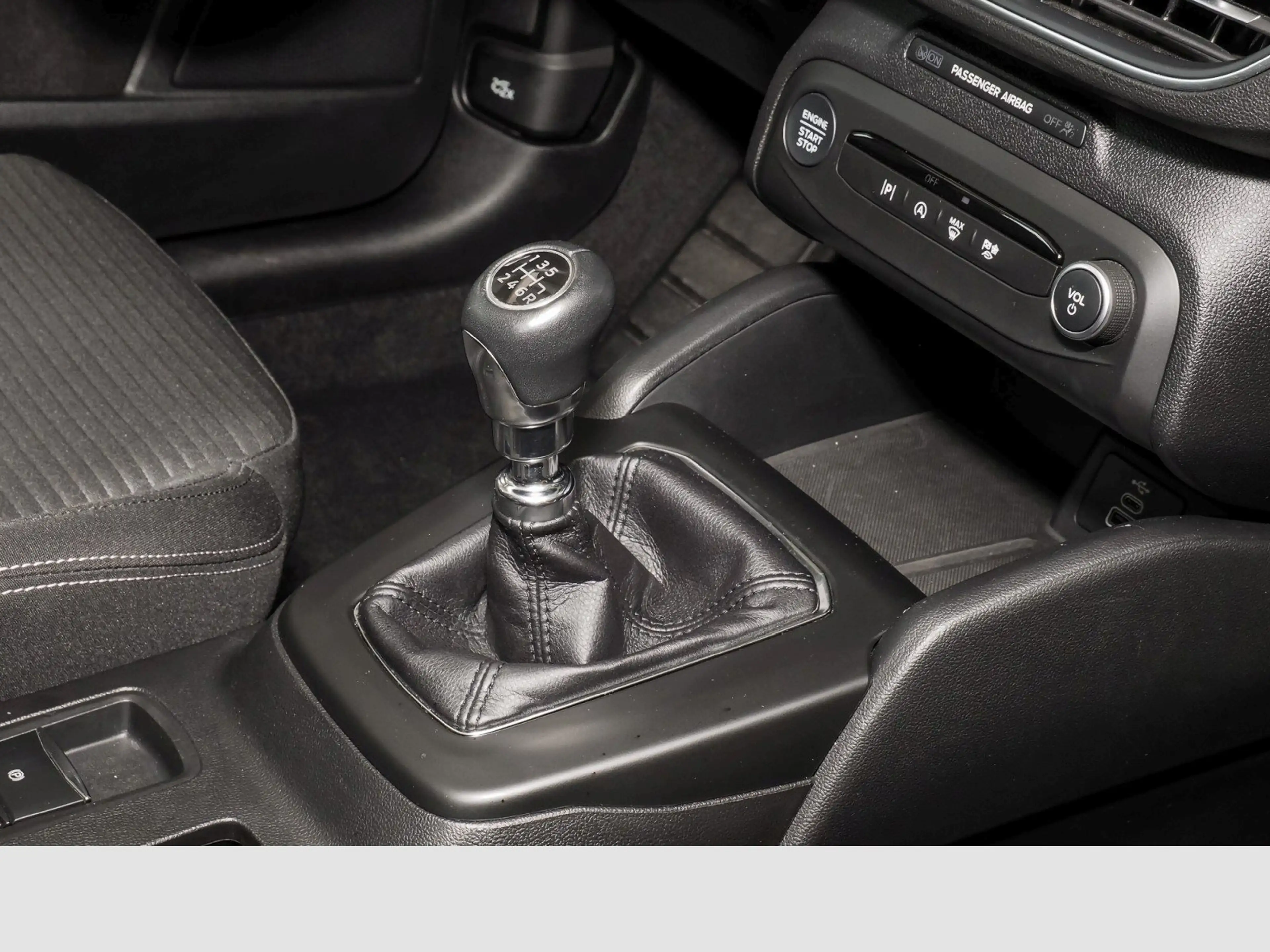 Ford Focus TITANIUM — photo 8