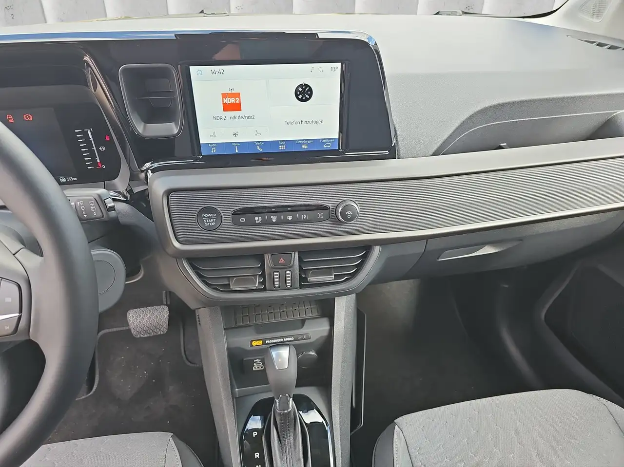 Ford Tourneo Courier Titanium 1.0 EcoBoost 92 kW Auto Kompaktvan. 5-tür 14