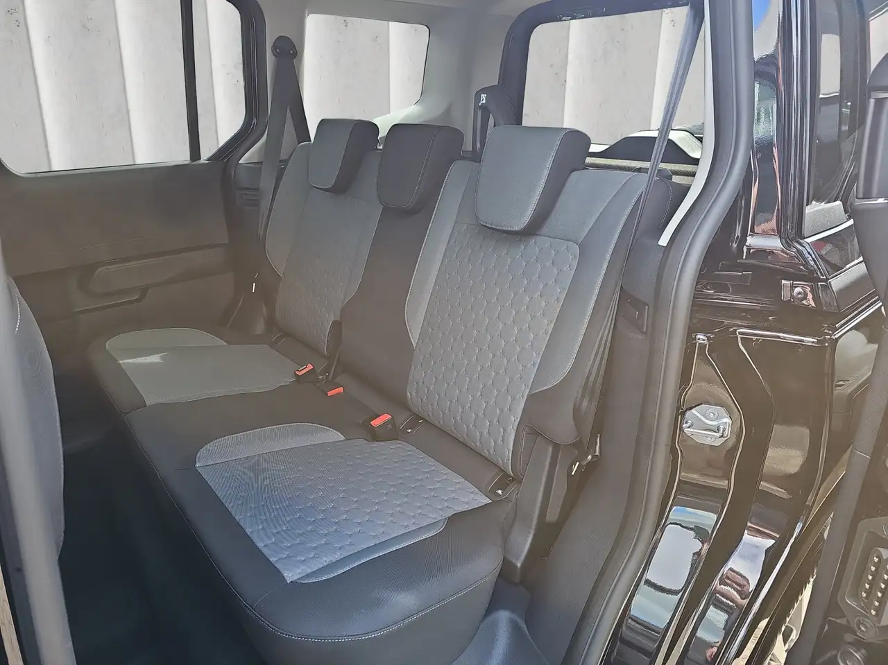 Ford Tourneo Courier Titanium 1.0 EcoBoost 92 kW Auto Kompaktvan. 5-tür 11