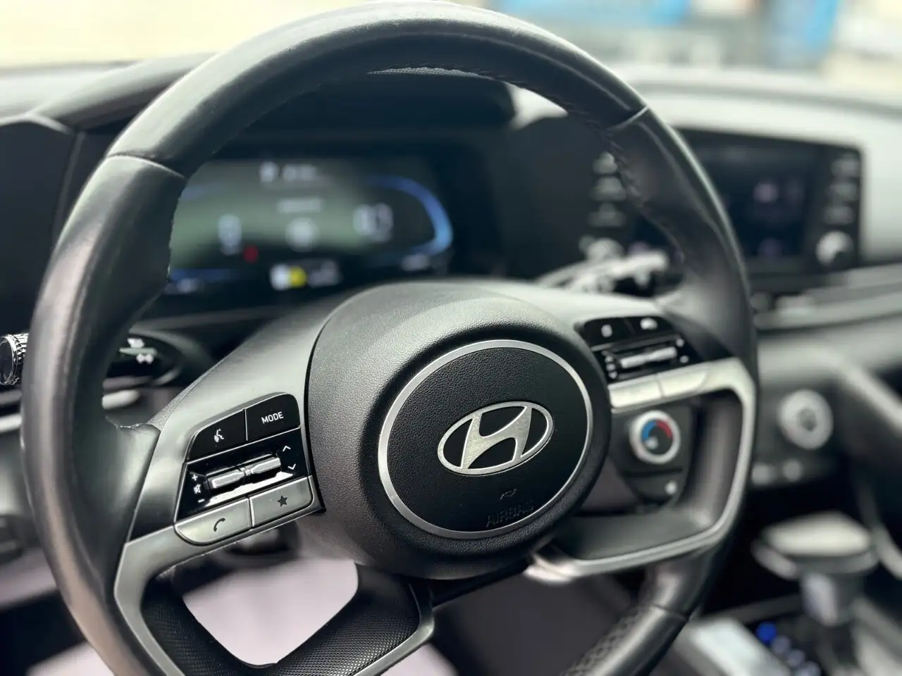 Hyundai ELANTRA снимка Hyundai ELANTRA