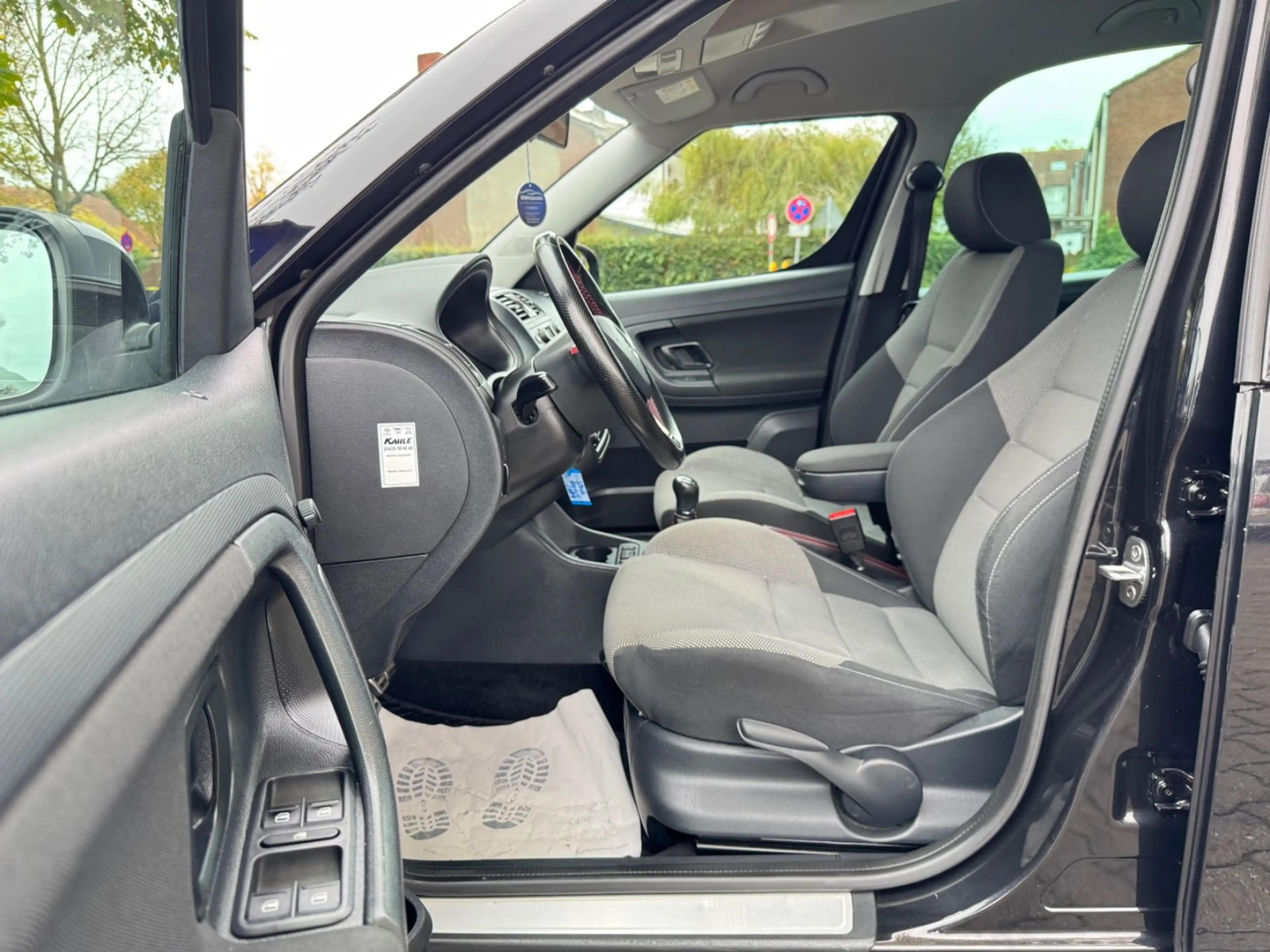 Skoda Roomster Noire*KLIMAAUTOMATIK*SITZHEIZUNG*TEMP* — photo 12