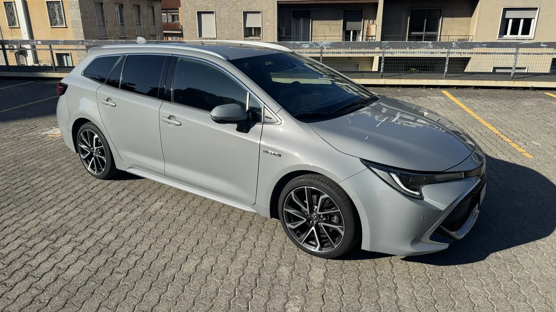 Toyota Corolla 2.0 h TS Hybrid SW LOUNGE IBRIDA Grigio - 1