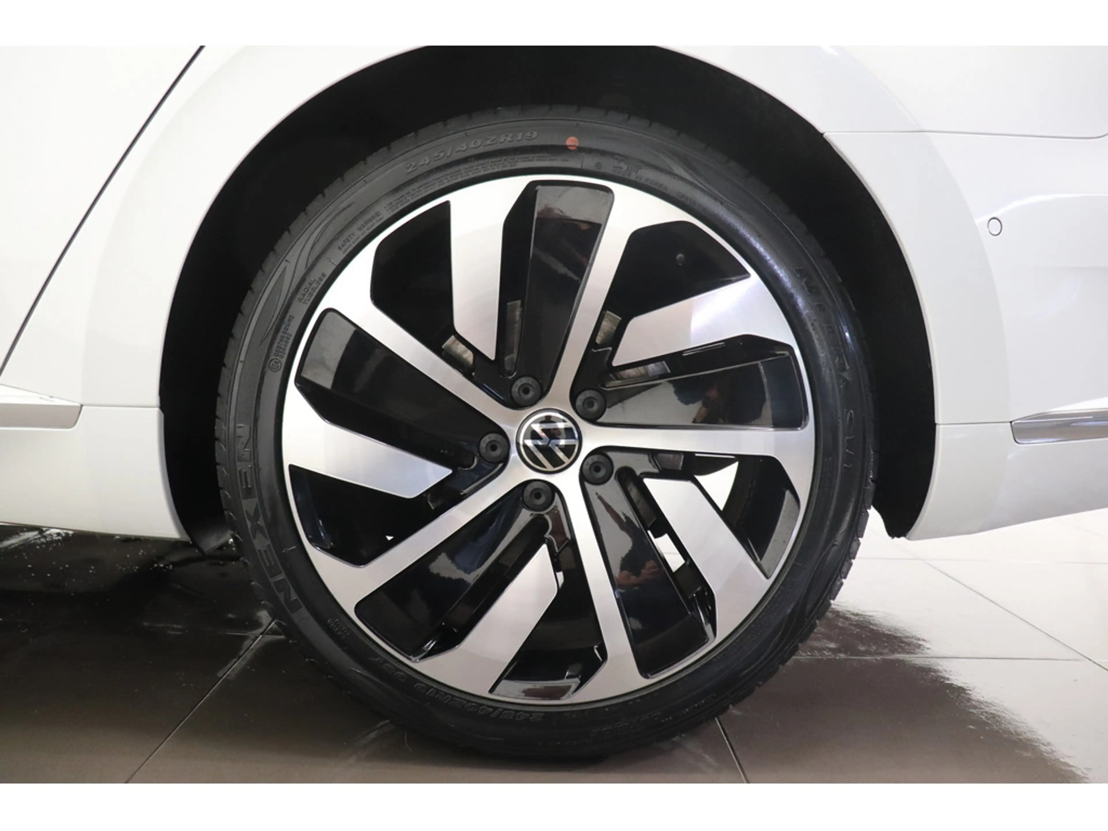 Volkswagen Arteon Shooting Brake 2.0 TSI Elegance #LEDER #Matrix — photo 5