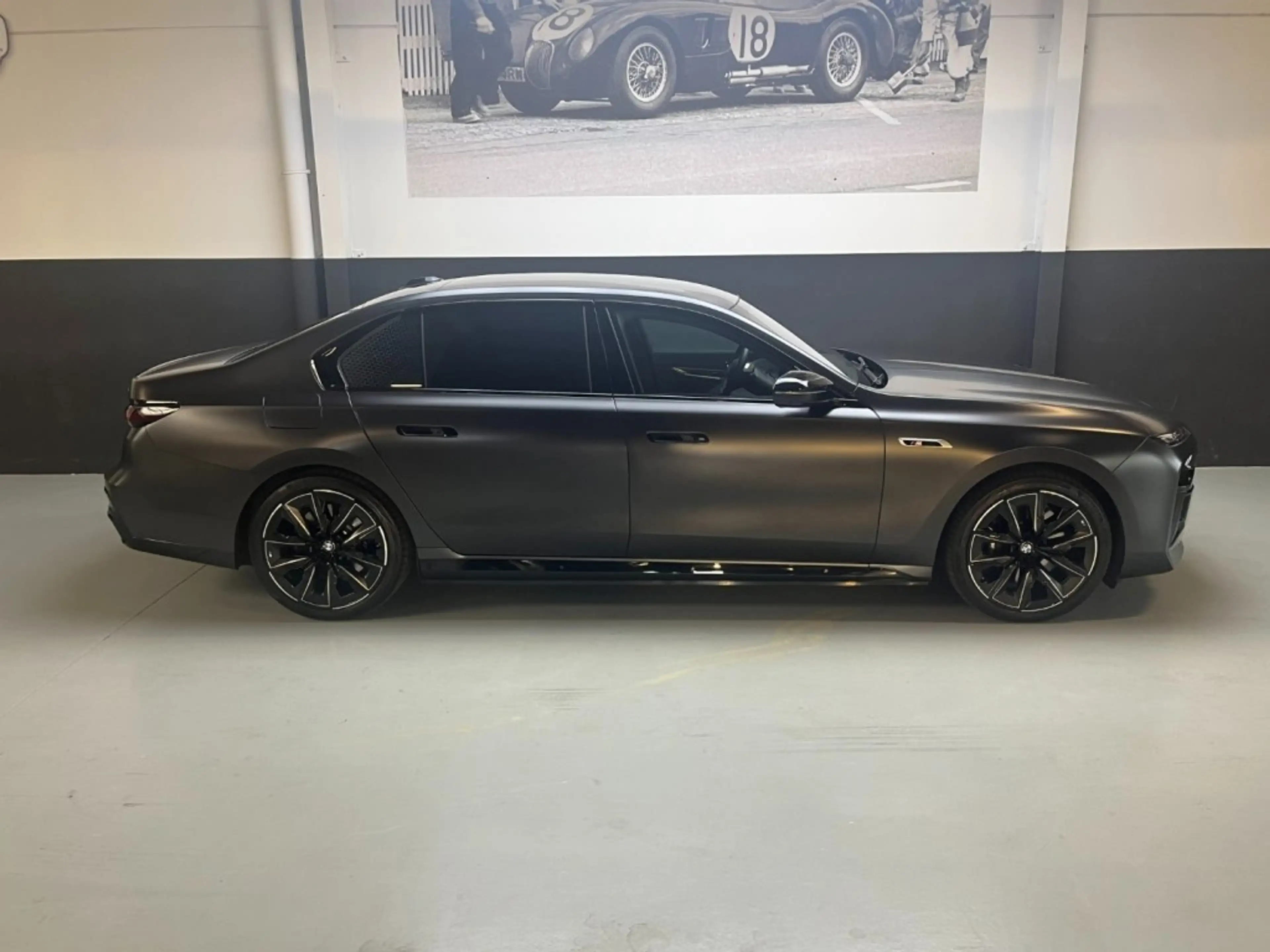 BMW i7 M70 X-Drive  (VAT Car)  (2026) — photo 2
