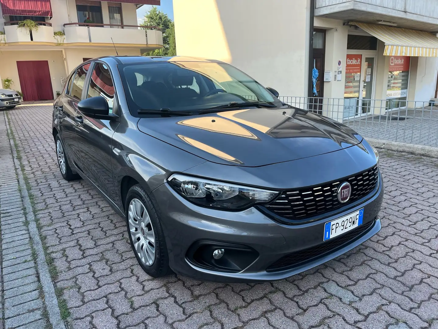 Fiat Tipo 5p 1.4 tjt Easy Gpl 95cvmy17 Grigio - 2