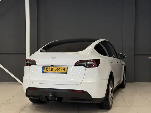 Tesla Model Y view 4