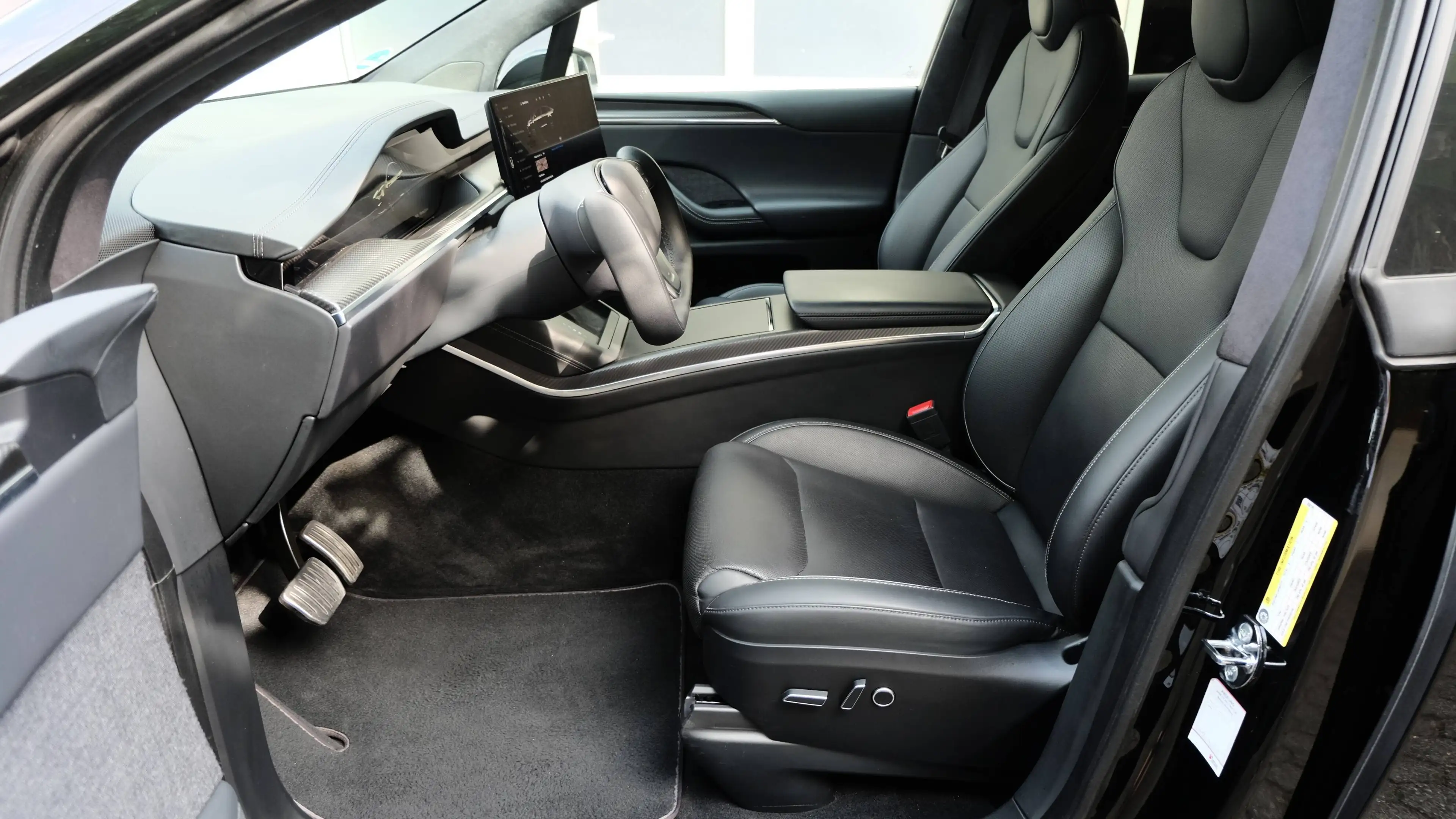 Tesla Model X Plaid, HW4, Modell 2024, 6-Sitze, NEUWERTIG !!!! — photo 14