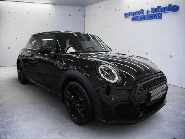 MINI Hatch view 2