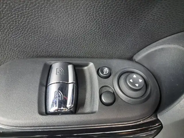 MINI Hatch view 11
