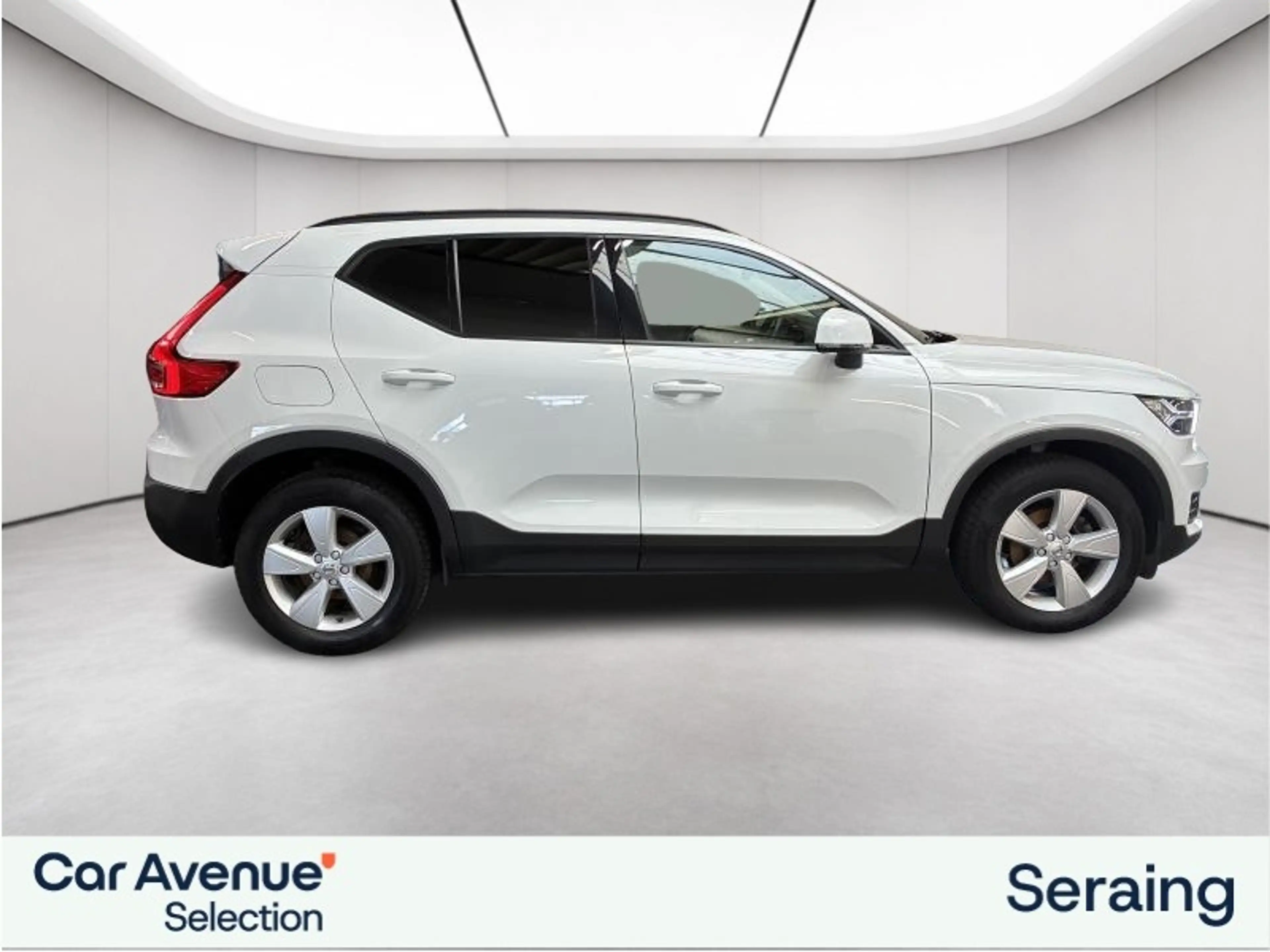 Volvo XC40 momentum — photo 3
