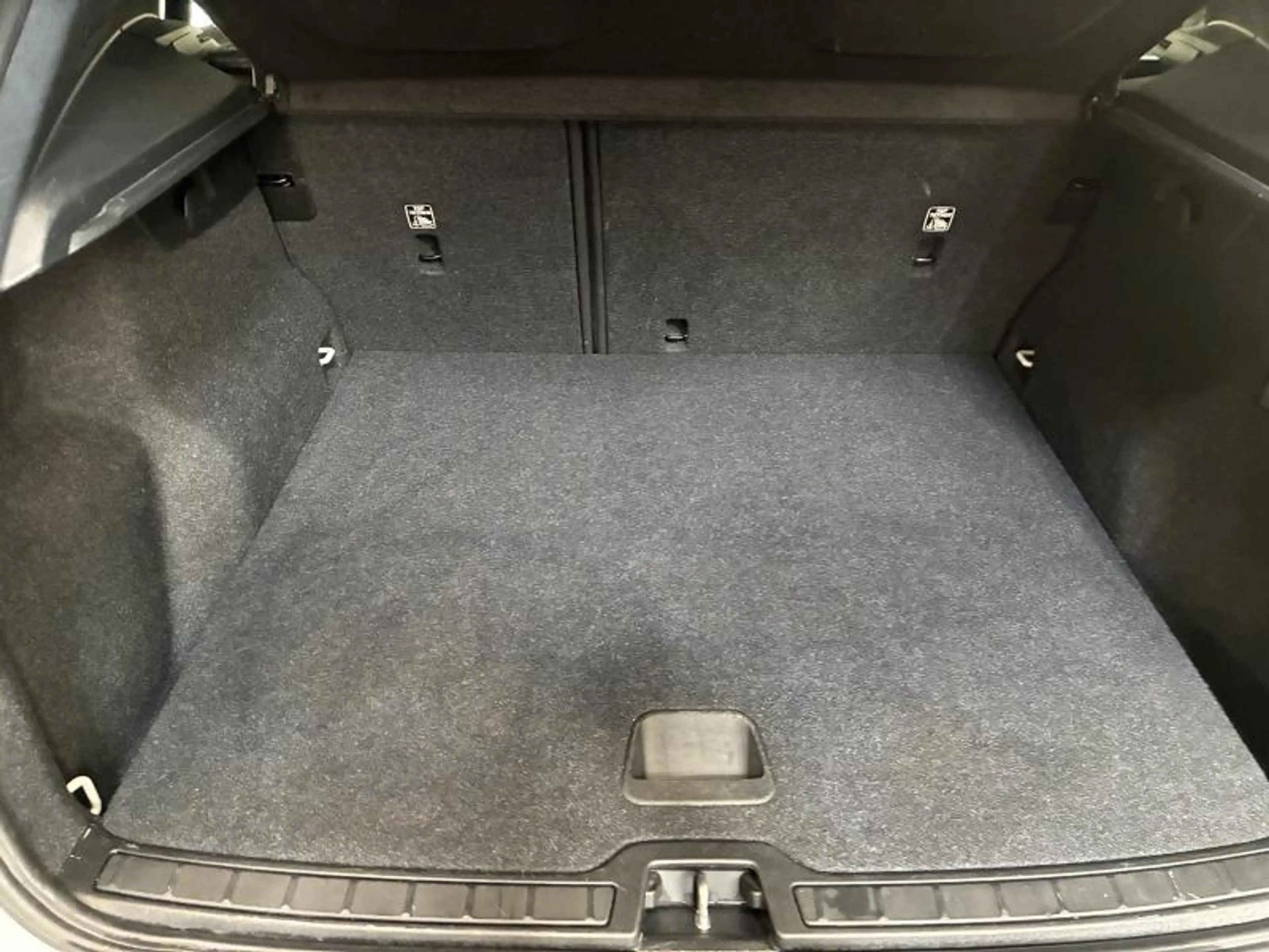 Volvo XC40 momentum — photo 15