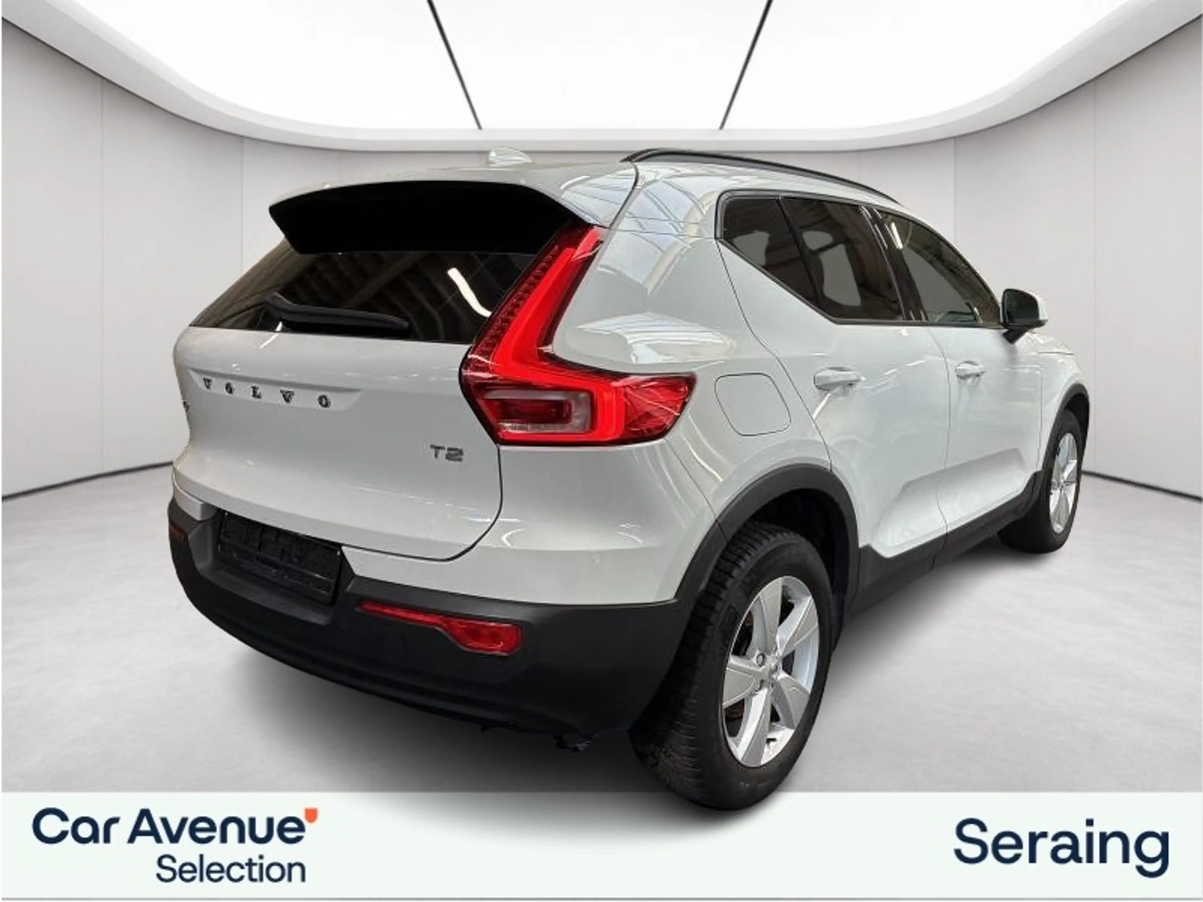 Volvo XC40 momentum — photo 2