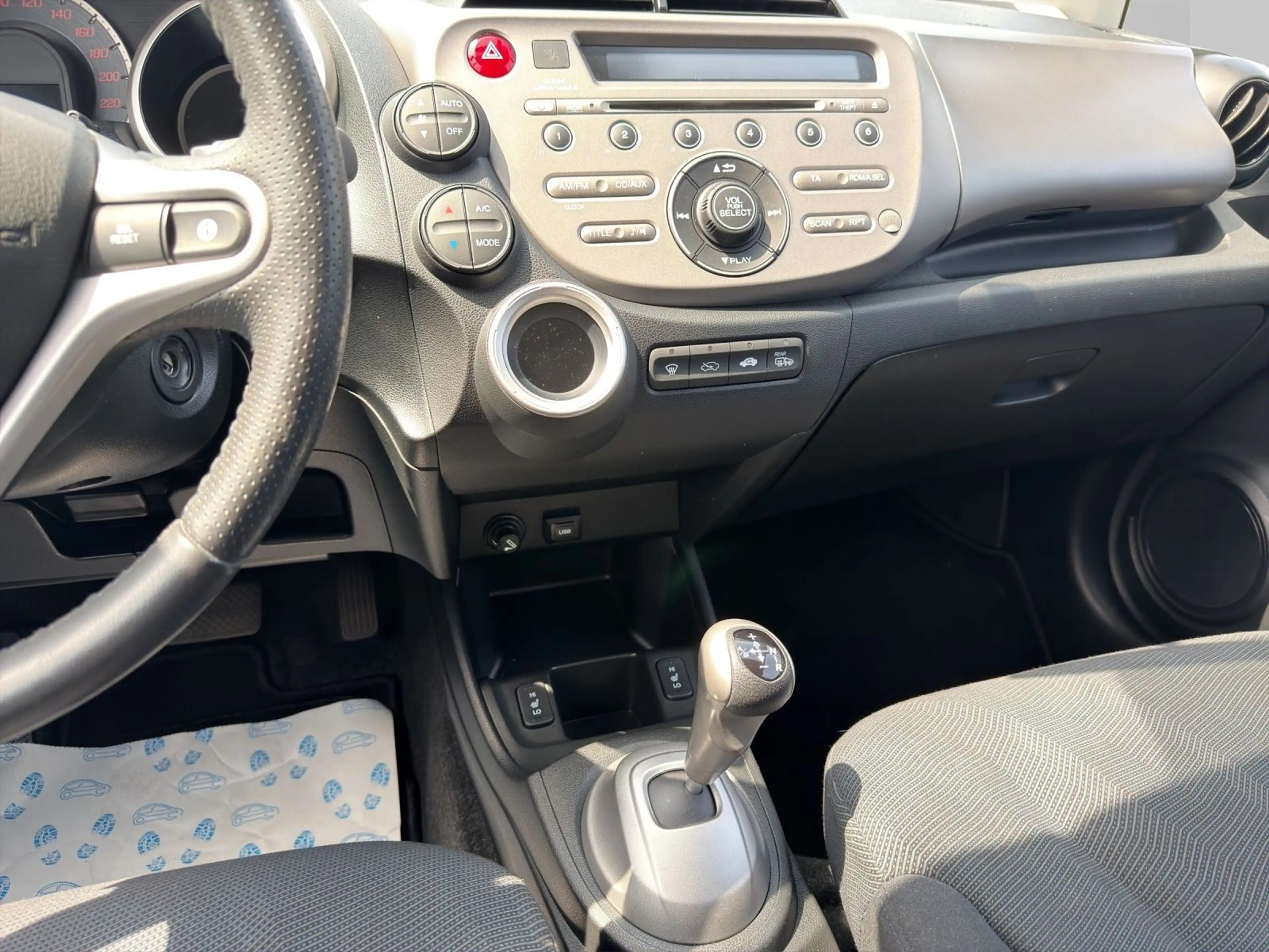 Honda Jazz 1.4 i-SHIFT Elegance /1.Hd Klimaaut SHZ PDC — photo 13