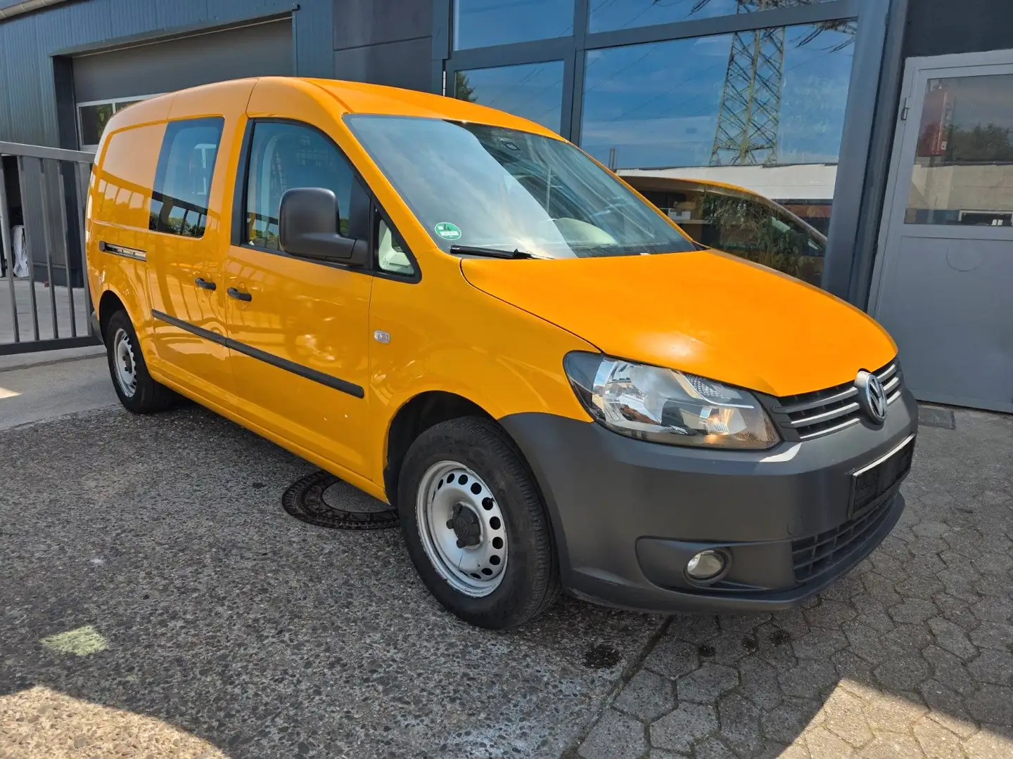 Volkswagen Caddy Kasten/Kombi Maxi 1.6TDI 75KW DSG Navi Amarillo - 1