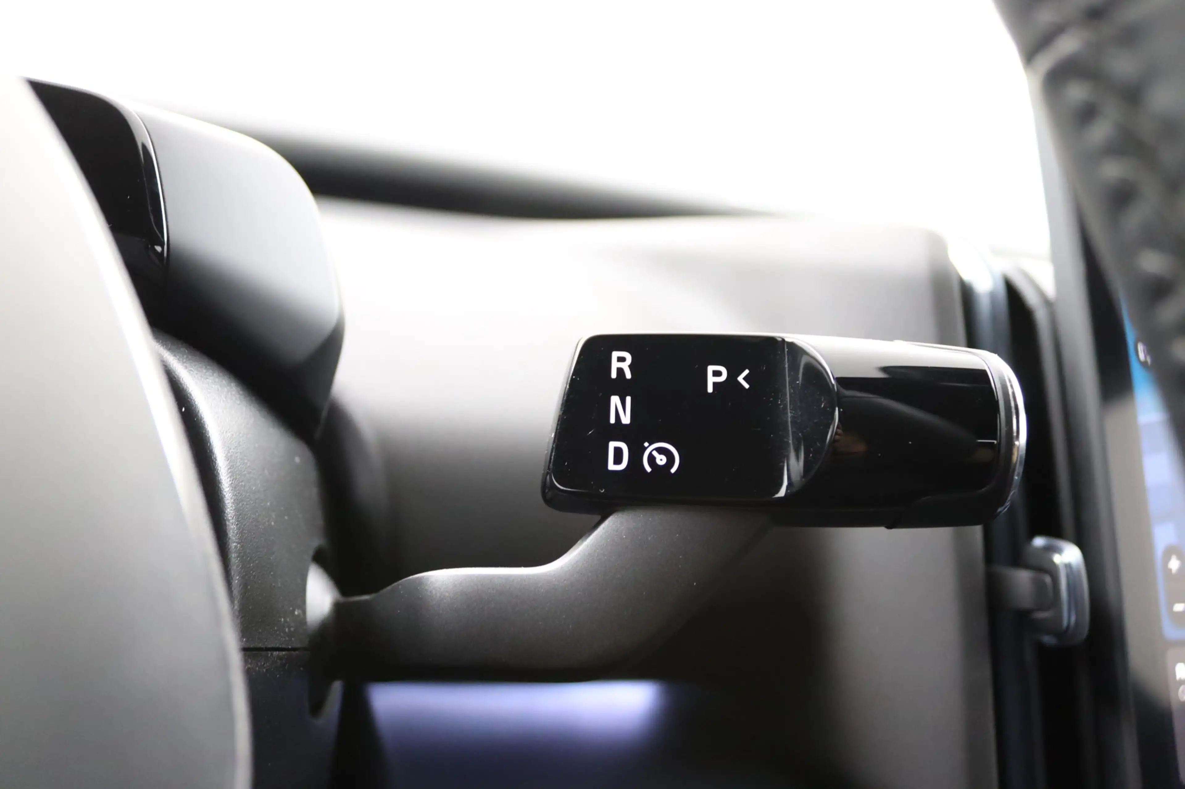 Volvo EX30 Single Motor Extended Range Plus 69 kWh | SoH 97% — photo 32