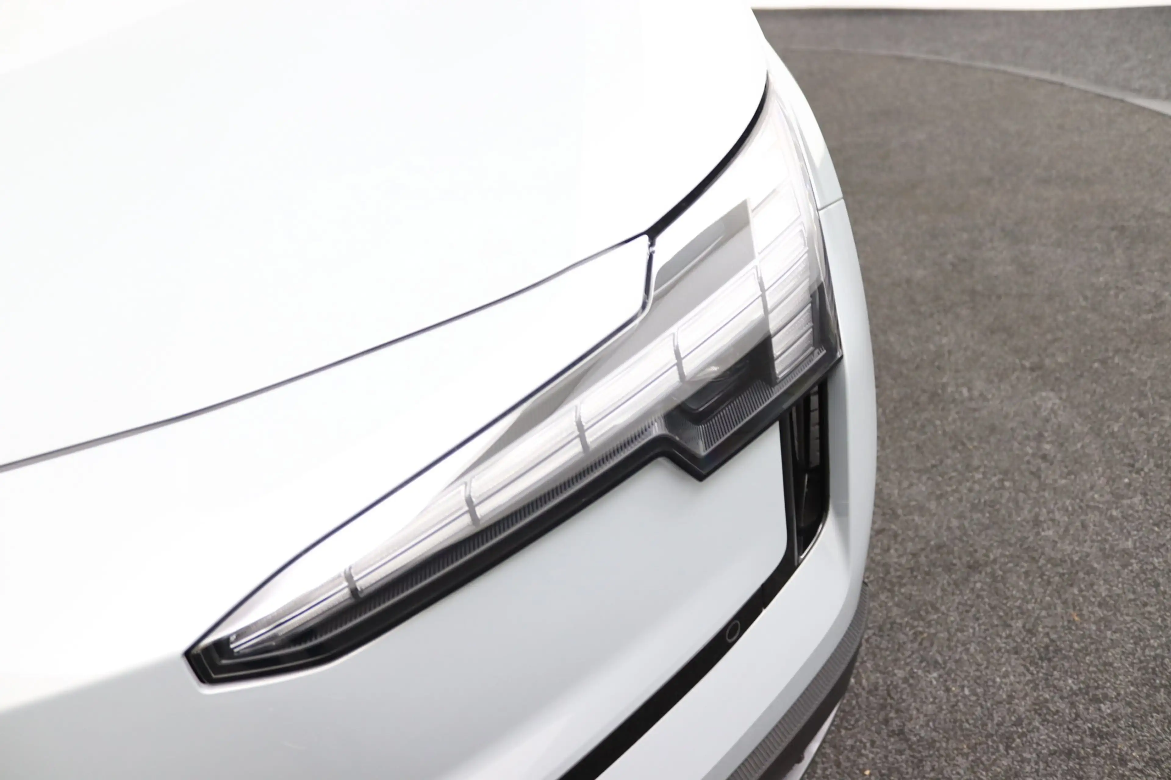 Volvo EX30 Single Motor Extended Range Plus 69 kWh | SoH 97% — photo 35