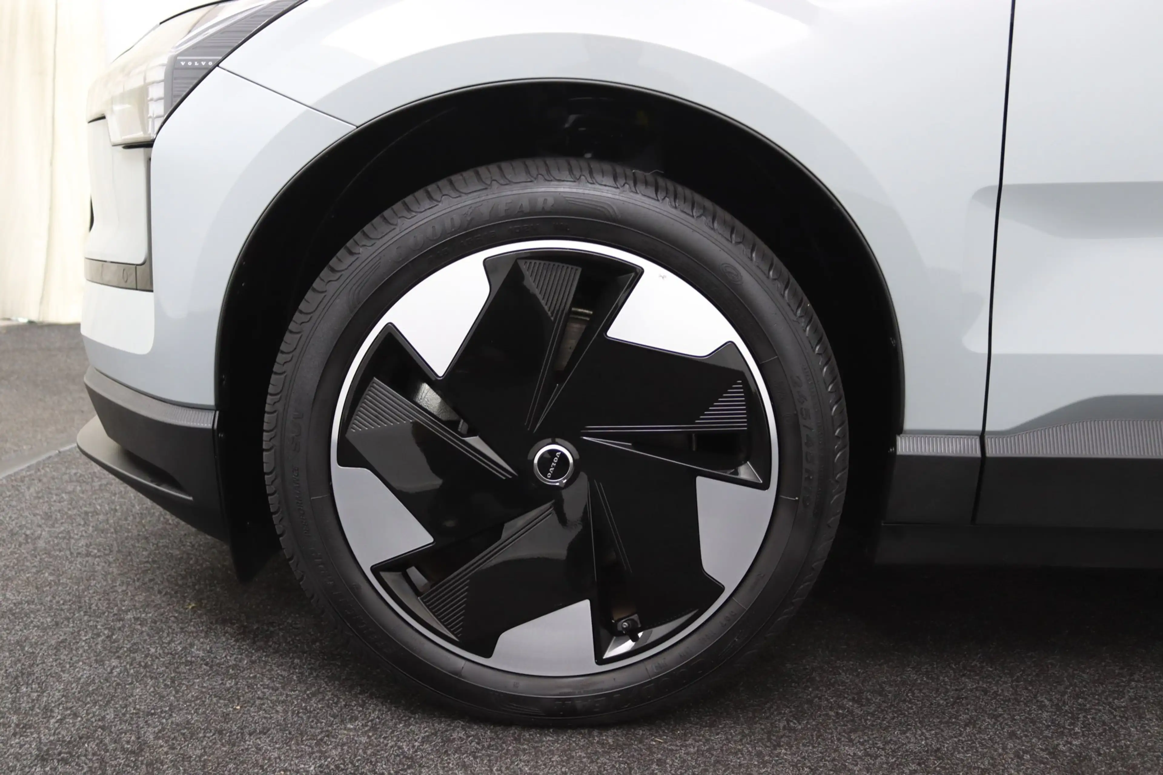 Volvo EX30 Single Motor Extended Range Plus 69 kWh | SoH 97% — photo 16