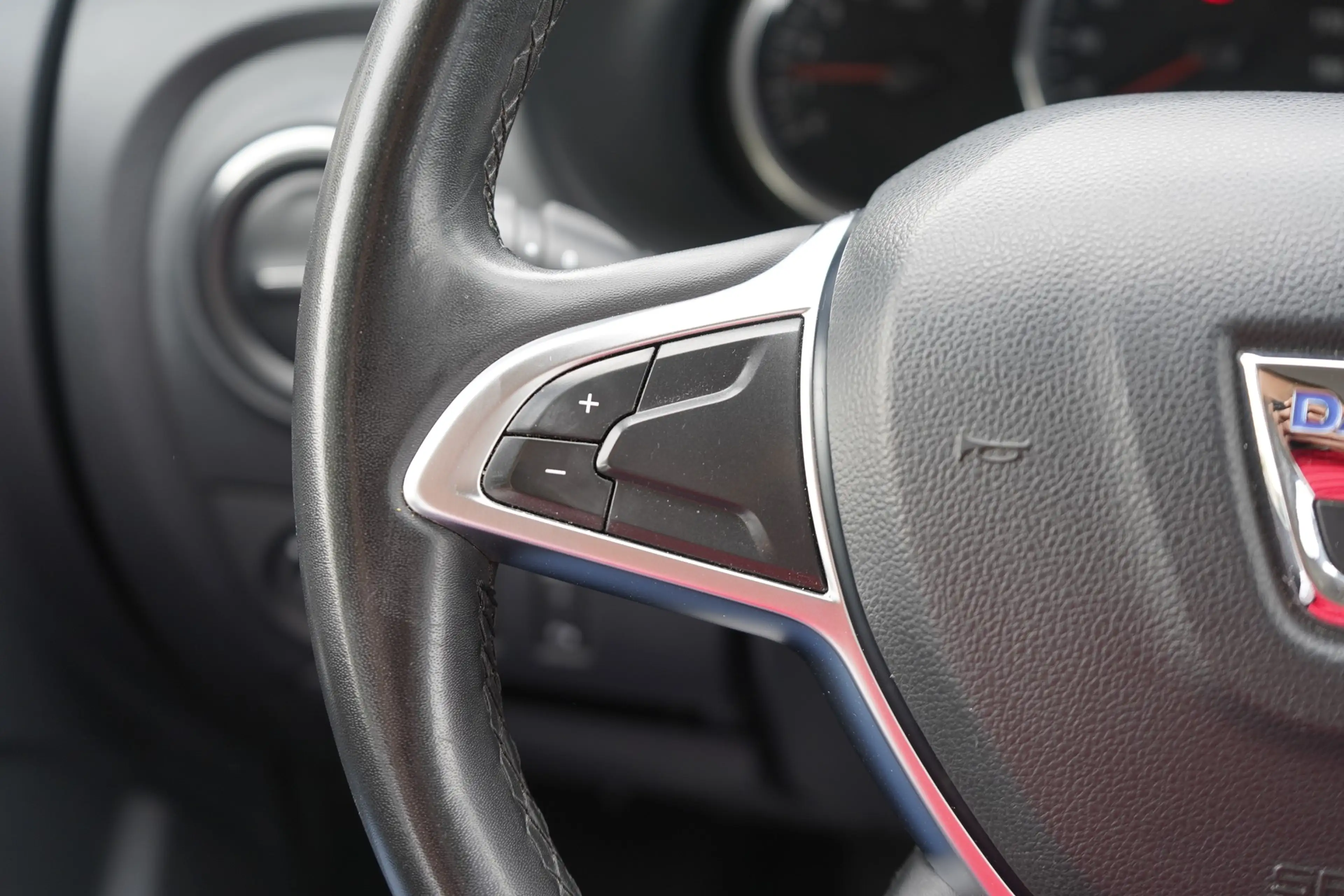 Dacia Dokker Stepway 1.6 SCe Navi Tempomat PDC Kamera — photo 11