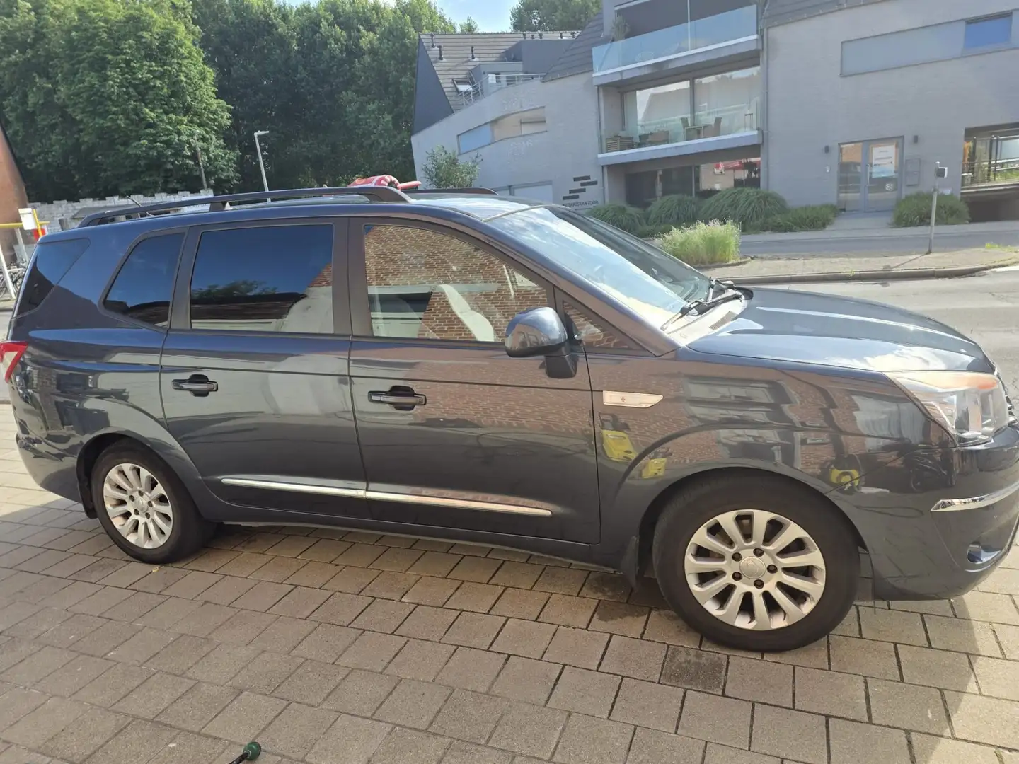 SsangYong Rodius 2.0 SV200e-XDi 2WD Quartz Grau - 2