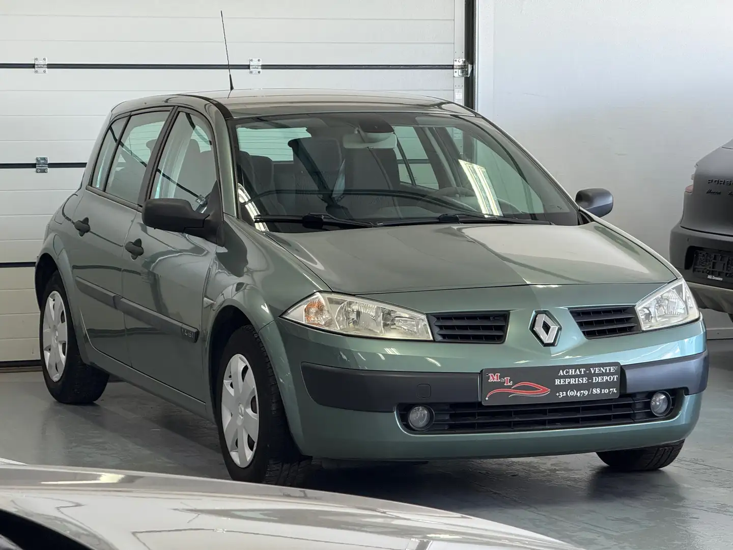 Renault Megane Mégane 1.4 16V 98 Grün - 1