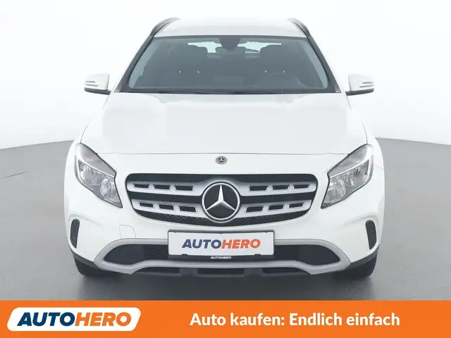 Mercedes-Benz GLA view 9