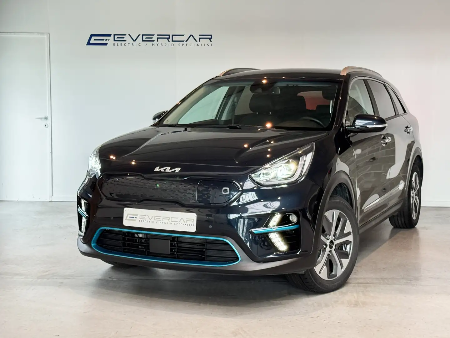 Kia e-Niro 64.8 kWh *TOWHOOK*LED*LEATHER** Modrá - 1