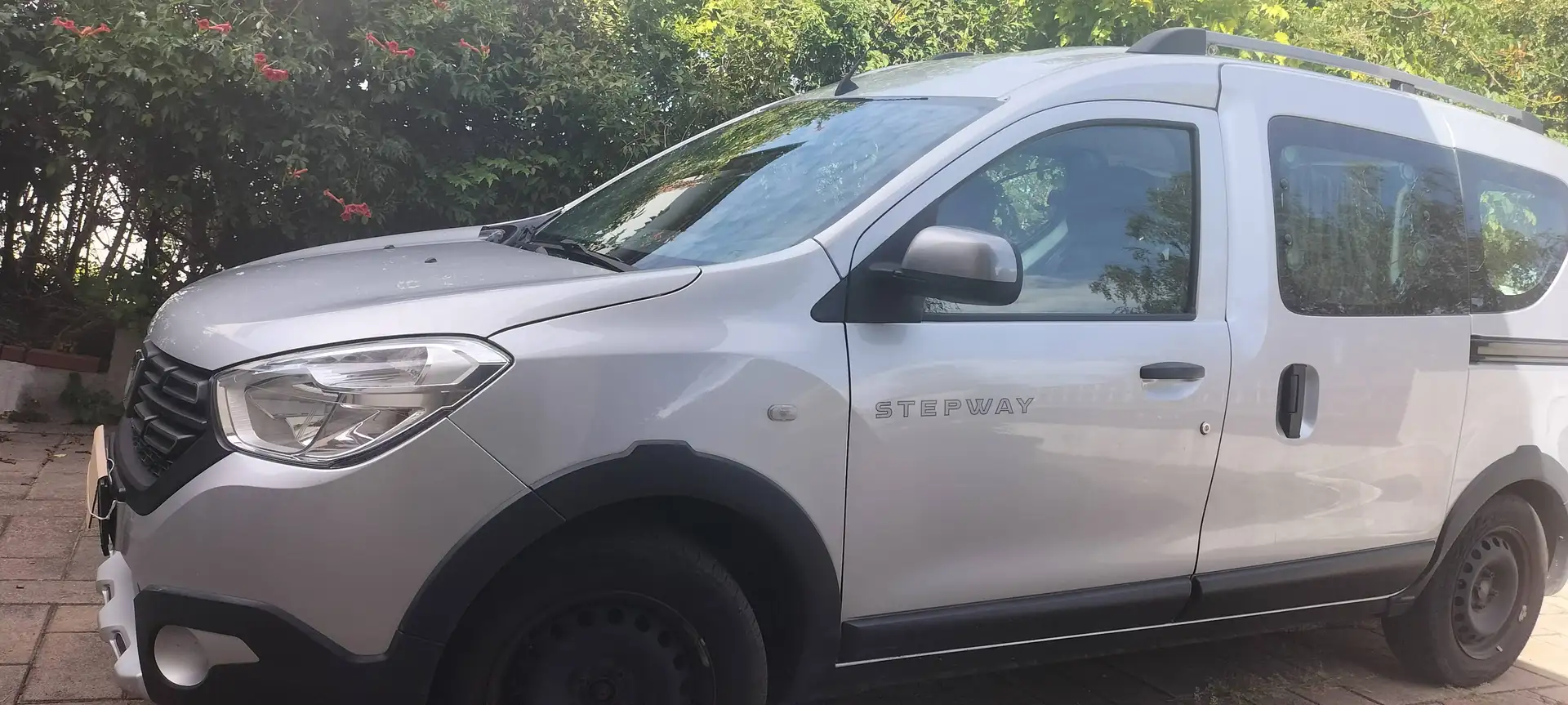Dacia Dokker Dokker Stepway TCe 115 Stepway Silber - 2
