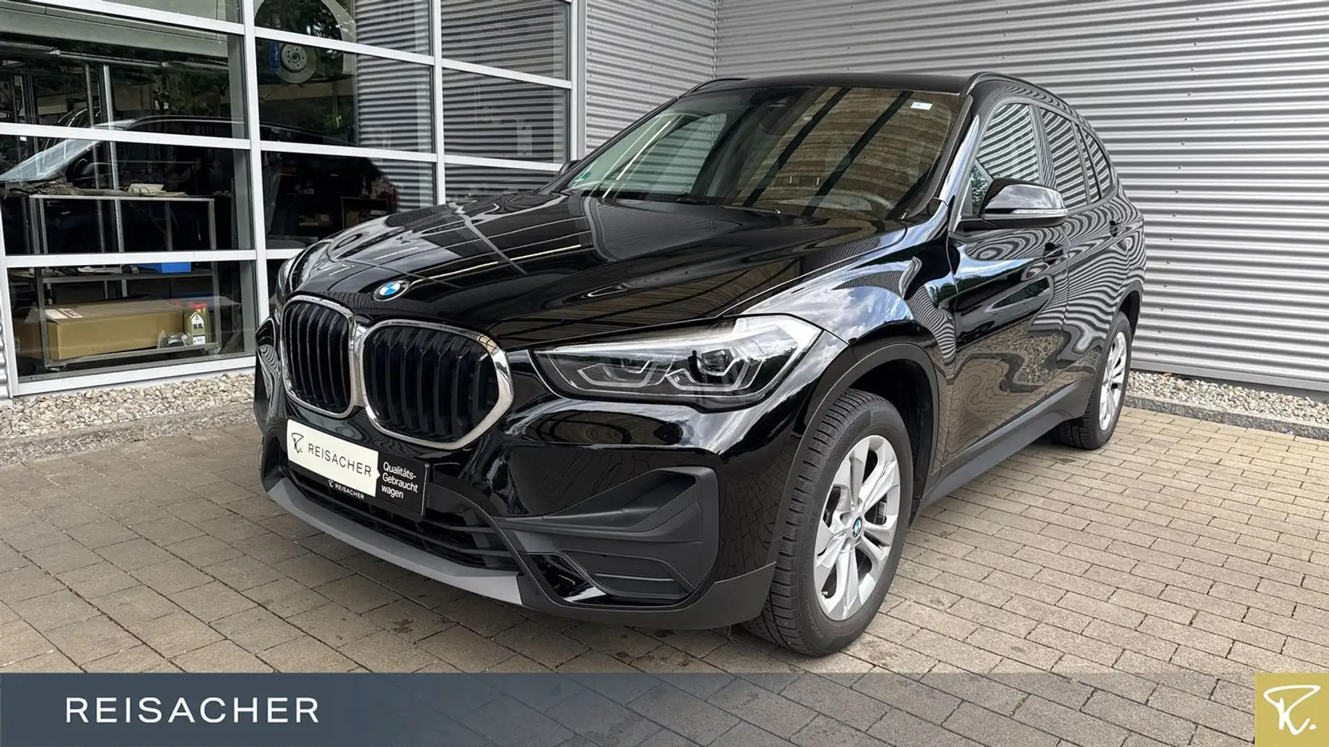 BMW X1 sDrive18iA Advantage Navi LED Pano 17"LM Schwarz - 1