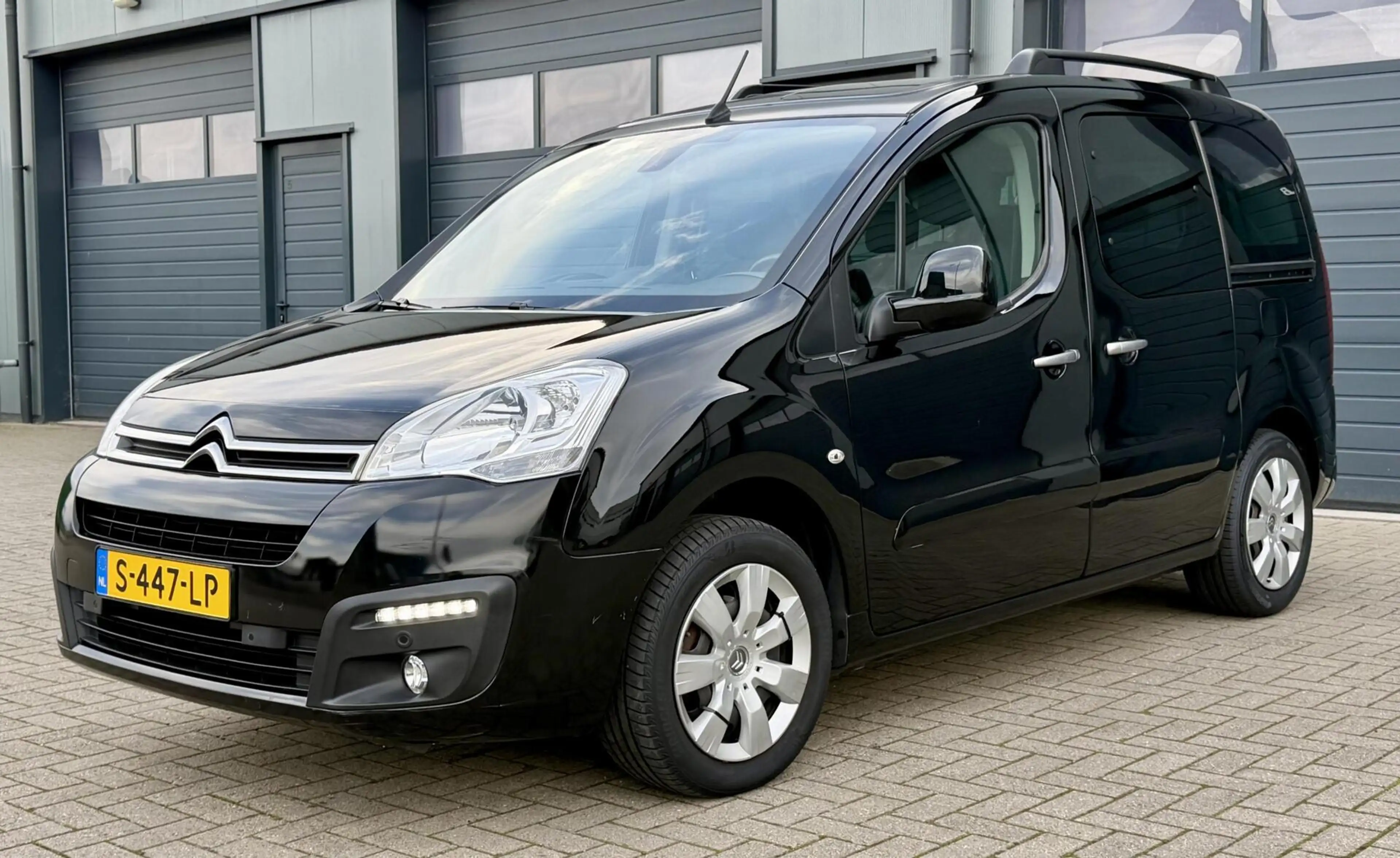 Citroen Berlingo XL 1.2 - 110pk | LAGE KM | 5 Persoons | Benzine | — photo 6