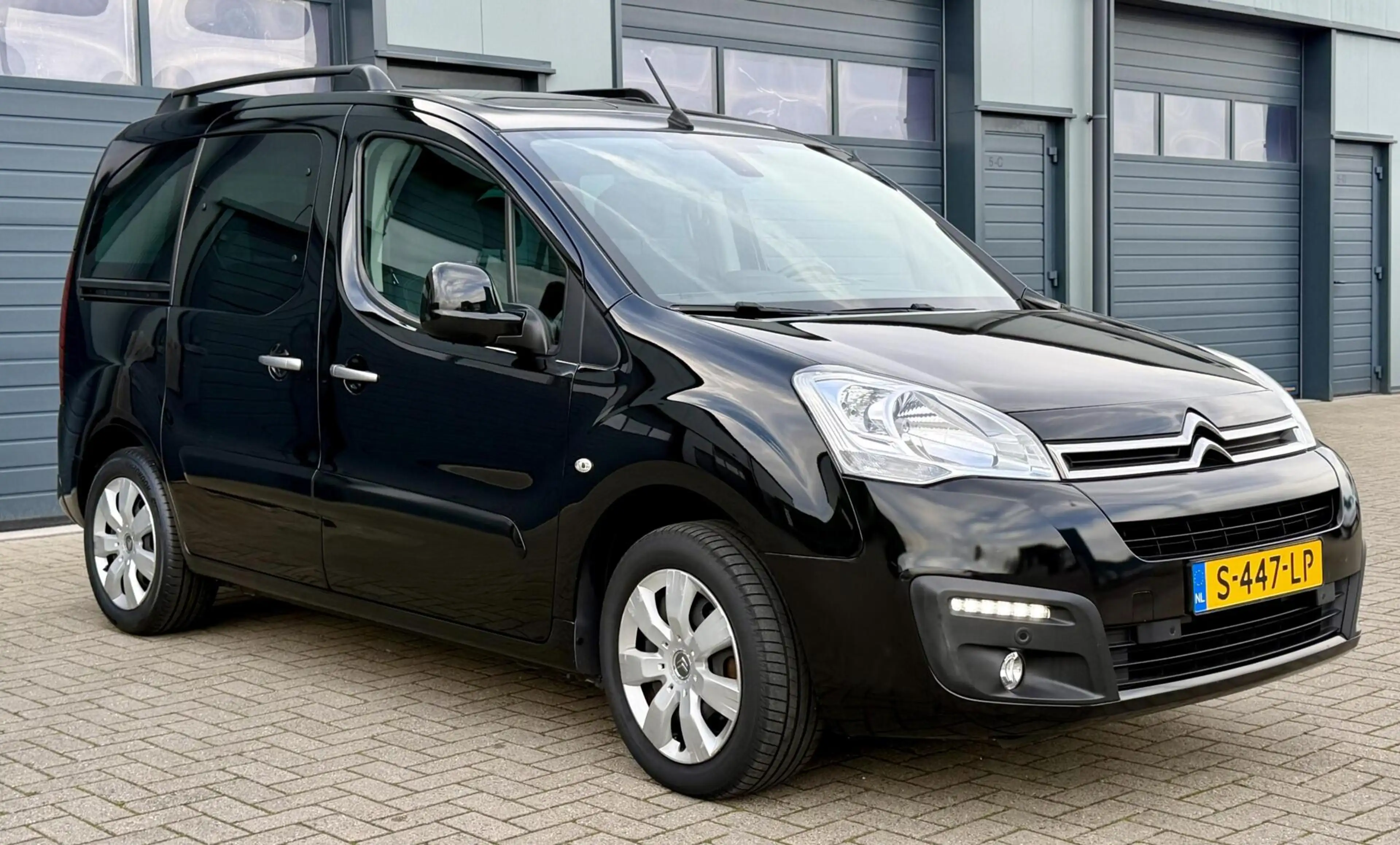 Citroen Berlingo XL 1.2 - 110pk | LAGE KM | 5 Persoons | Benzine | — photo 12