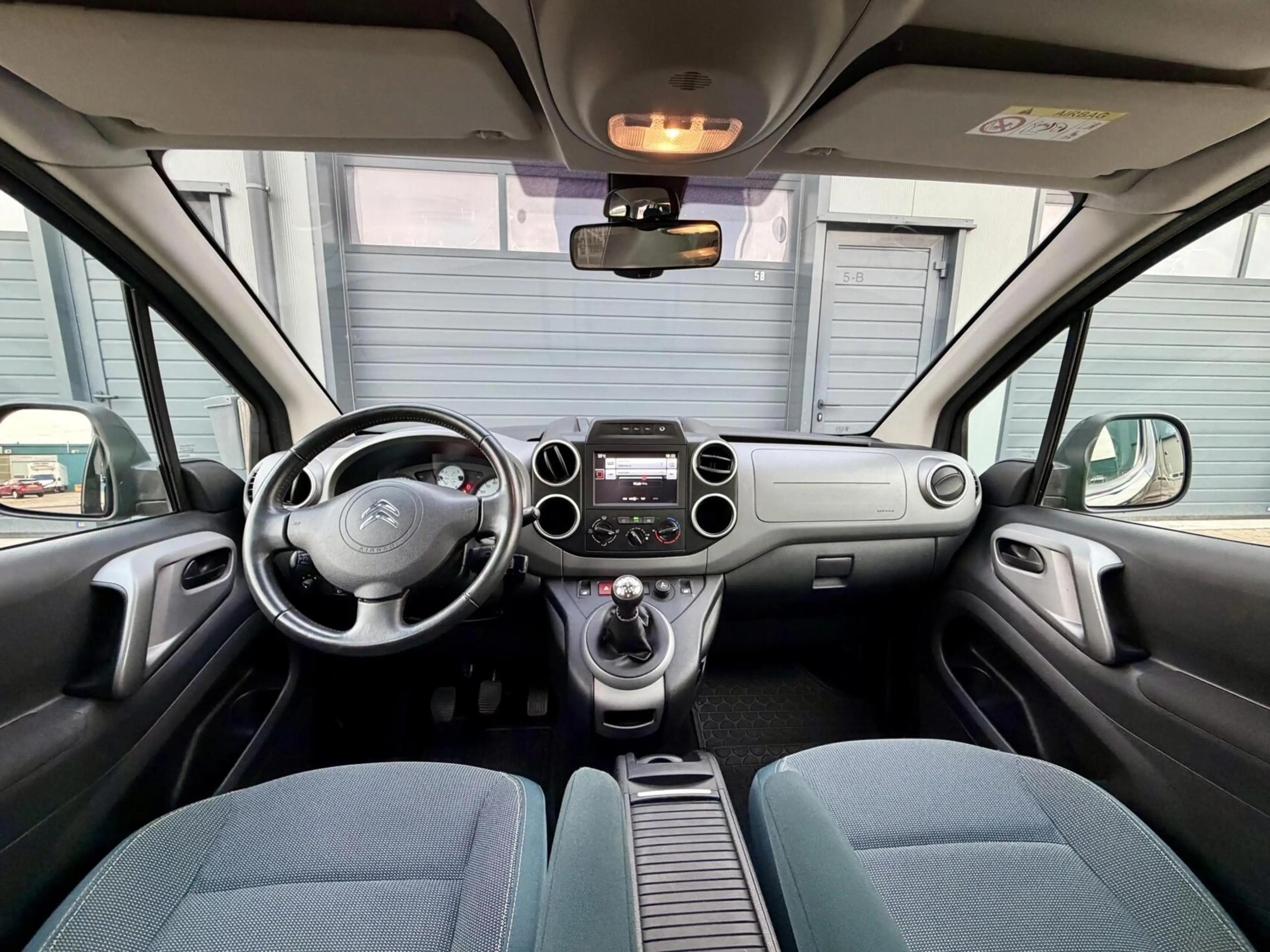 Citroen Berlingo XL 1.2 - 110pk | LAGE KM | 5 Persoons | Benzine | — photo 3