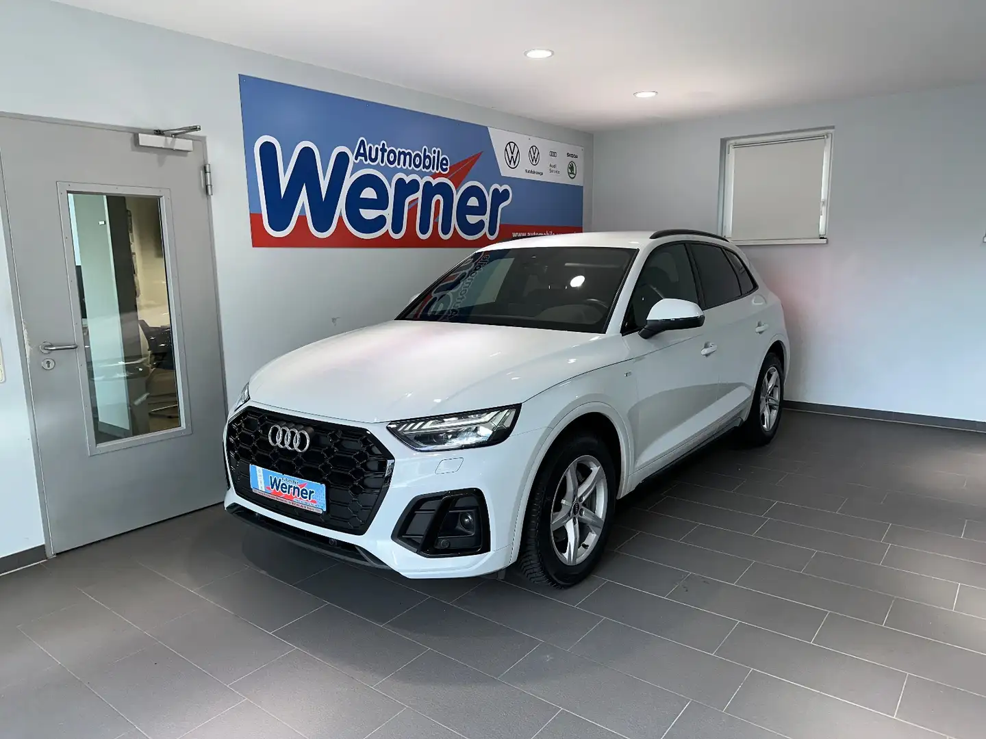 Audi Q5 Black S-line 35TDI MatrixLED Navi Wit - 2