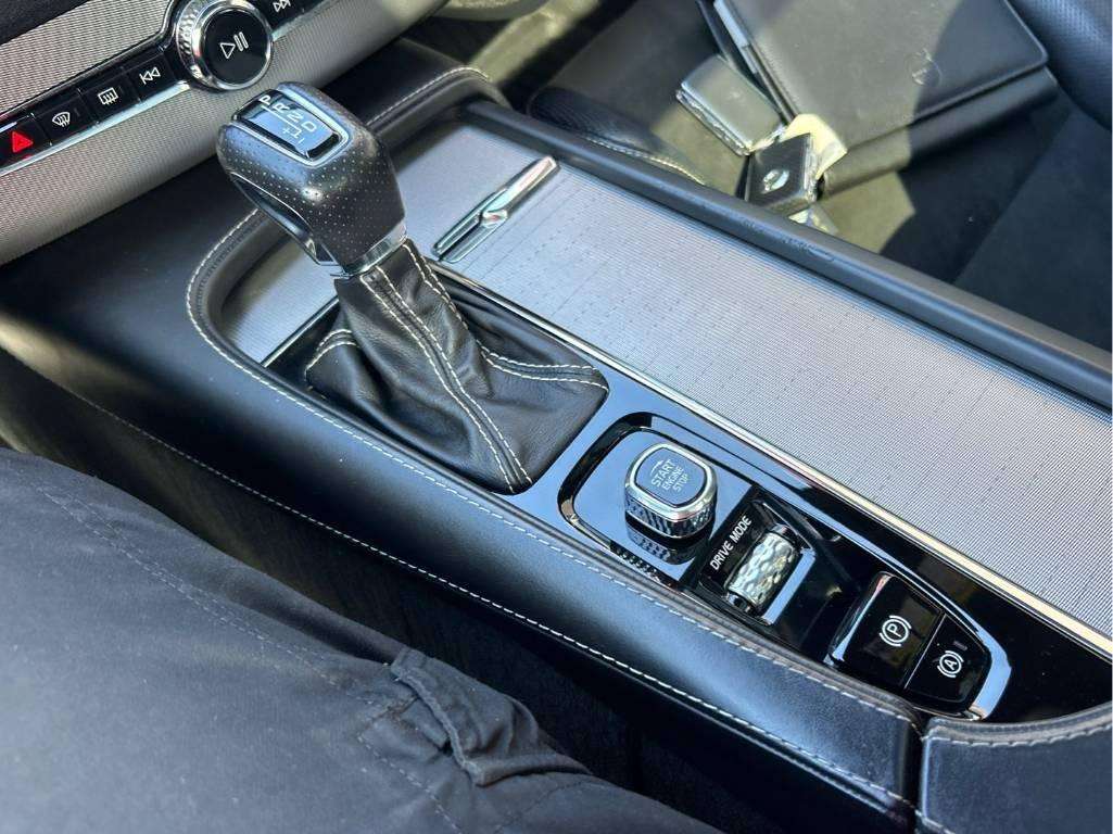 2018 Volvo XC90 R-Design!! BOWERS & WILKINS STEREO!! 6-PASSENGER! thumb 25