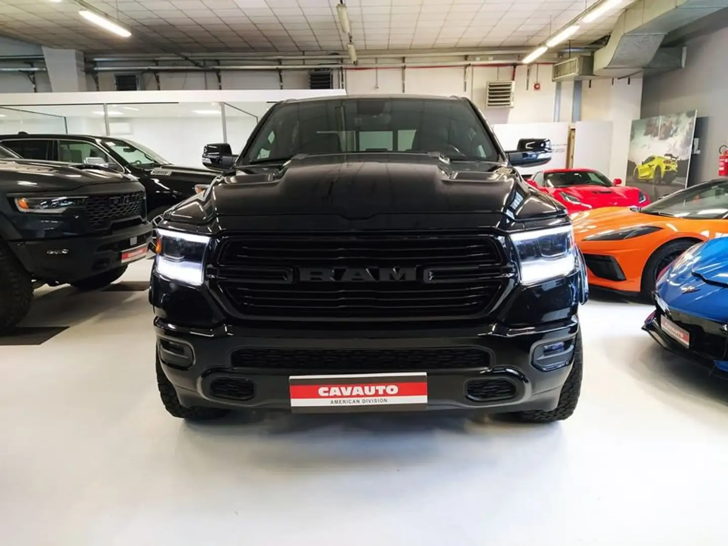 RAM 1500 LARAMIE 5.7L.V8 Fekete - 2