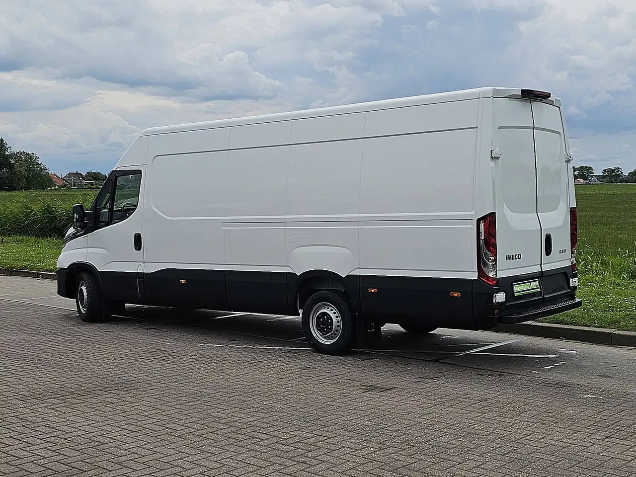 Iveco Daily 2023 — фото 6