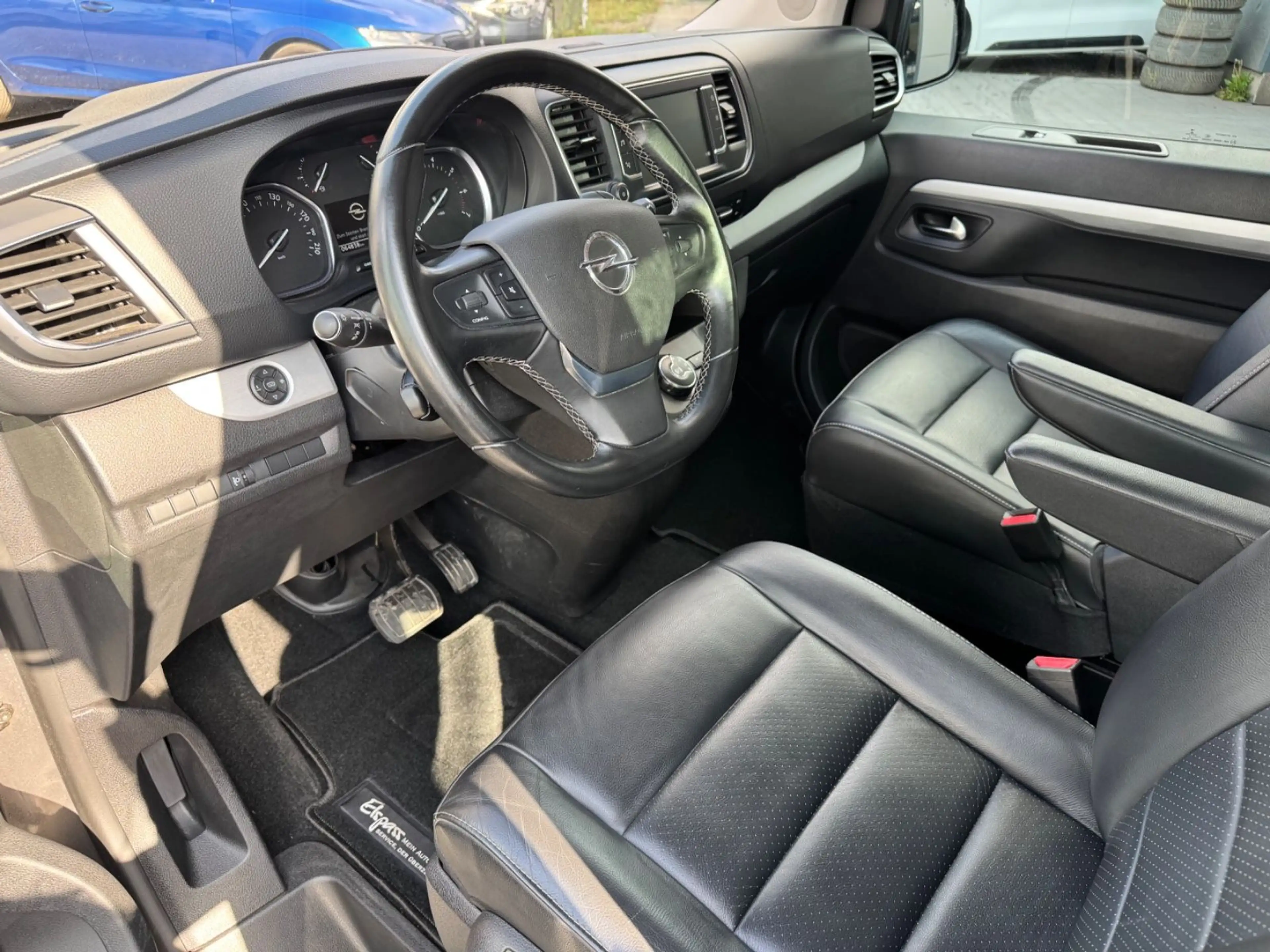 Opel Zafira Life Innovation M *LEDER/PANO/AHK/STHZ* — photo 6