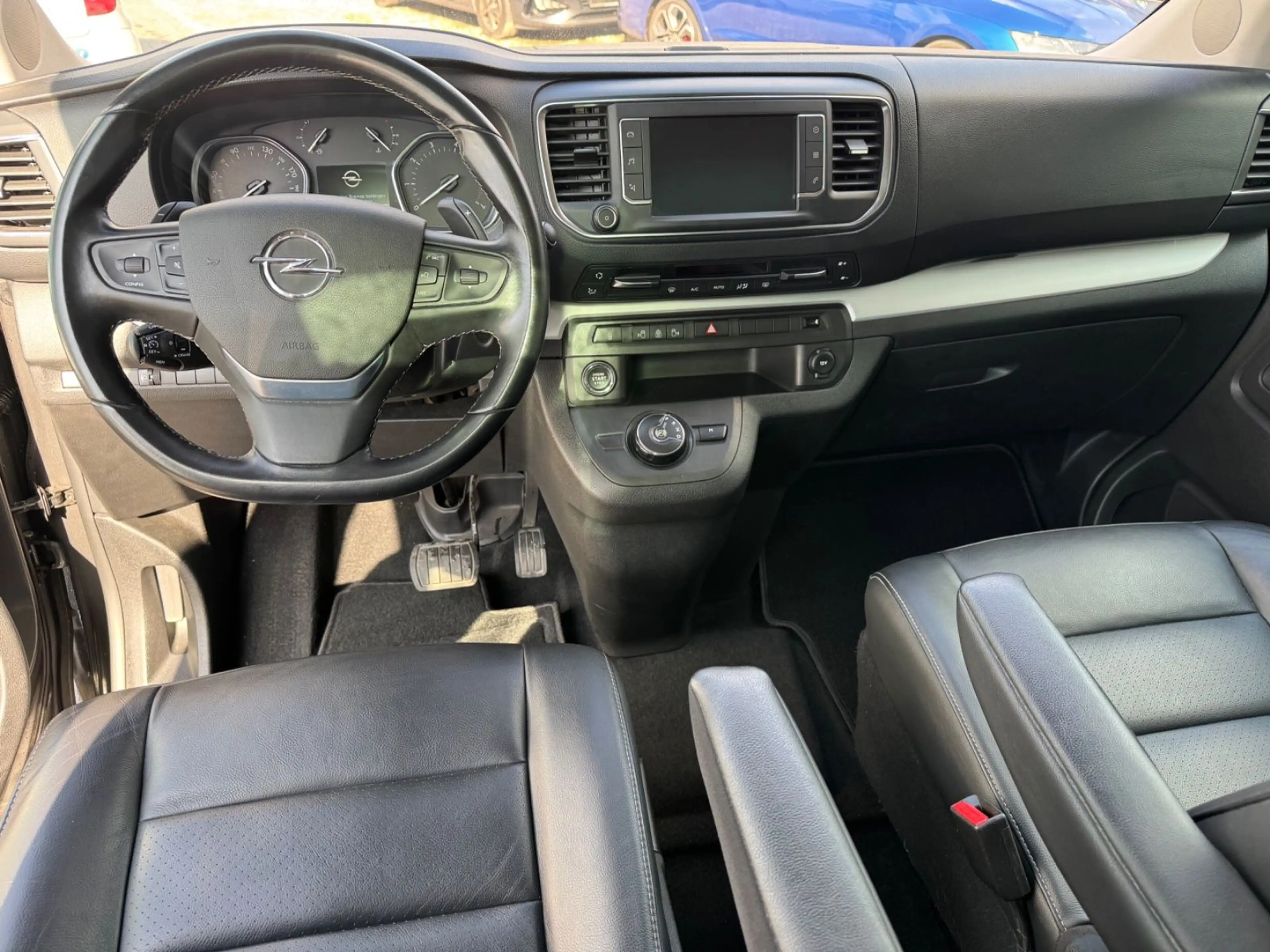 Opel Zafira Life Innovation M *LEDER/PANO/AHK/STHZ* — photo 8