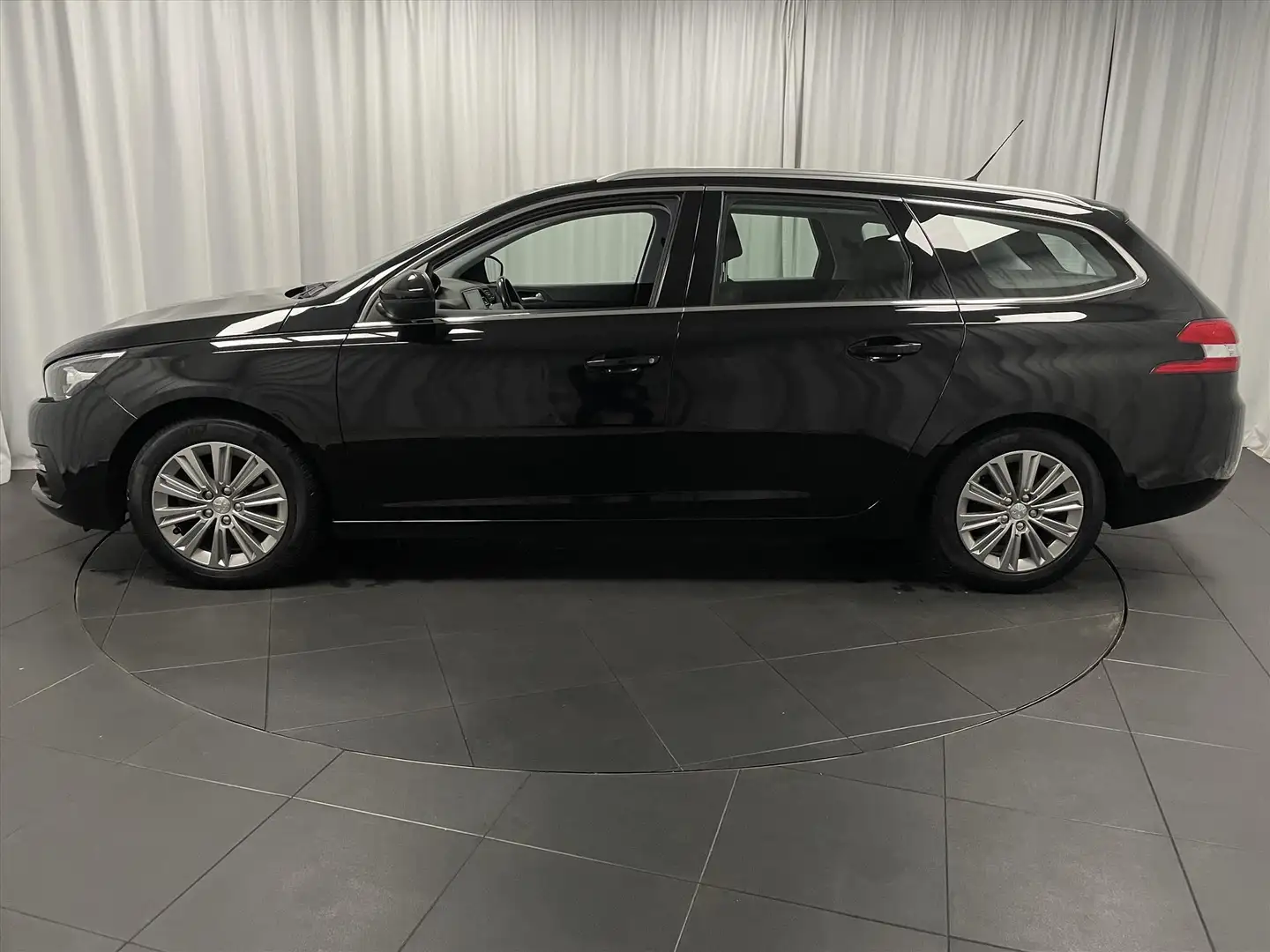 Peugeot 308 SW Station 110pk Navi+Carplay | Trekhaak | Parkeer Nero - 2