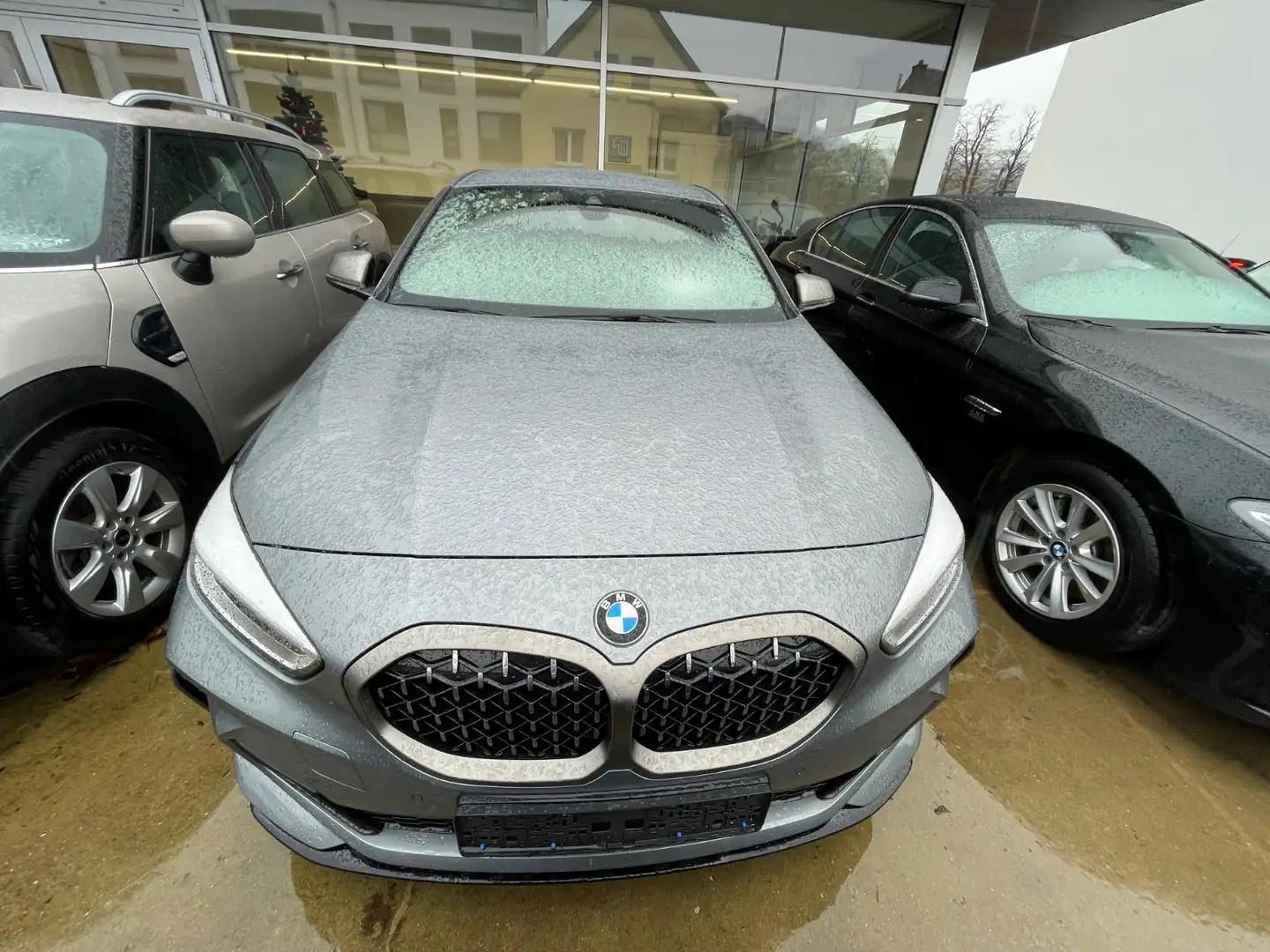 BMW 135 Baureihe 1 Lim. M135 i xDrive Gris - 2