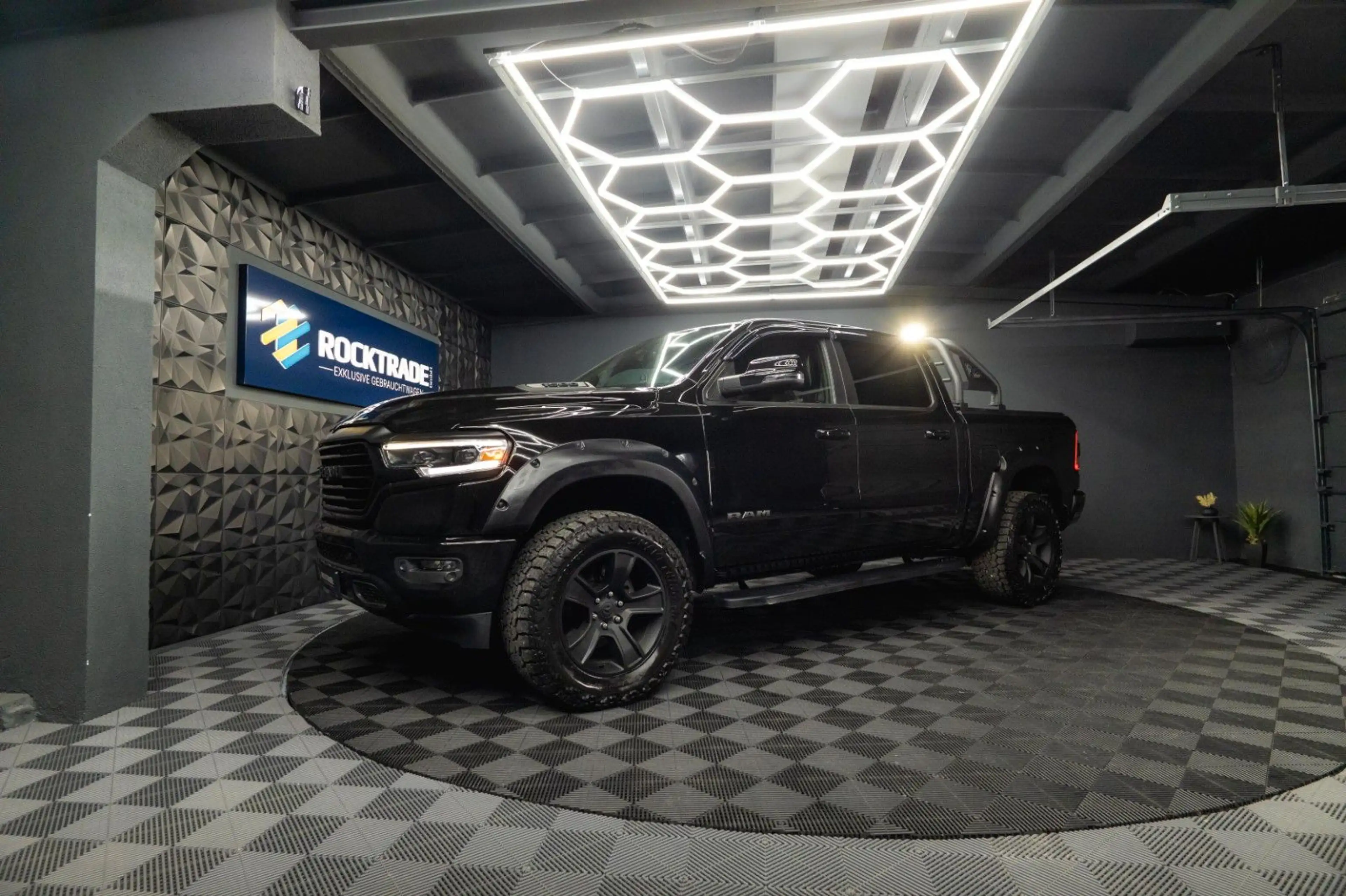Dodge RAM 5.7 V8 HEMI 4x4 LARAMIE Limited Offroad 19% — photo 11