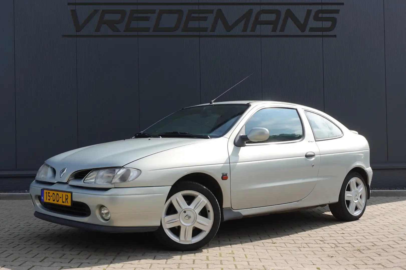 Renault Megane Coupé 1.6e Grijs - 1