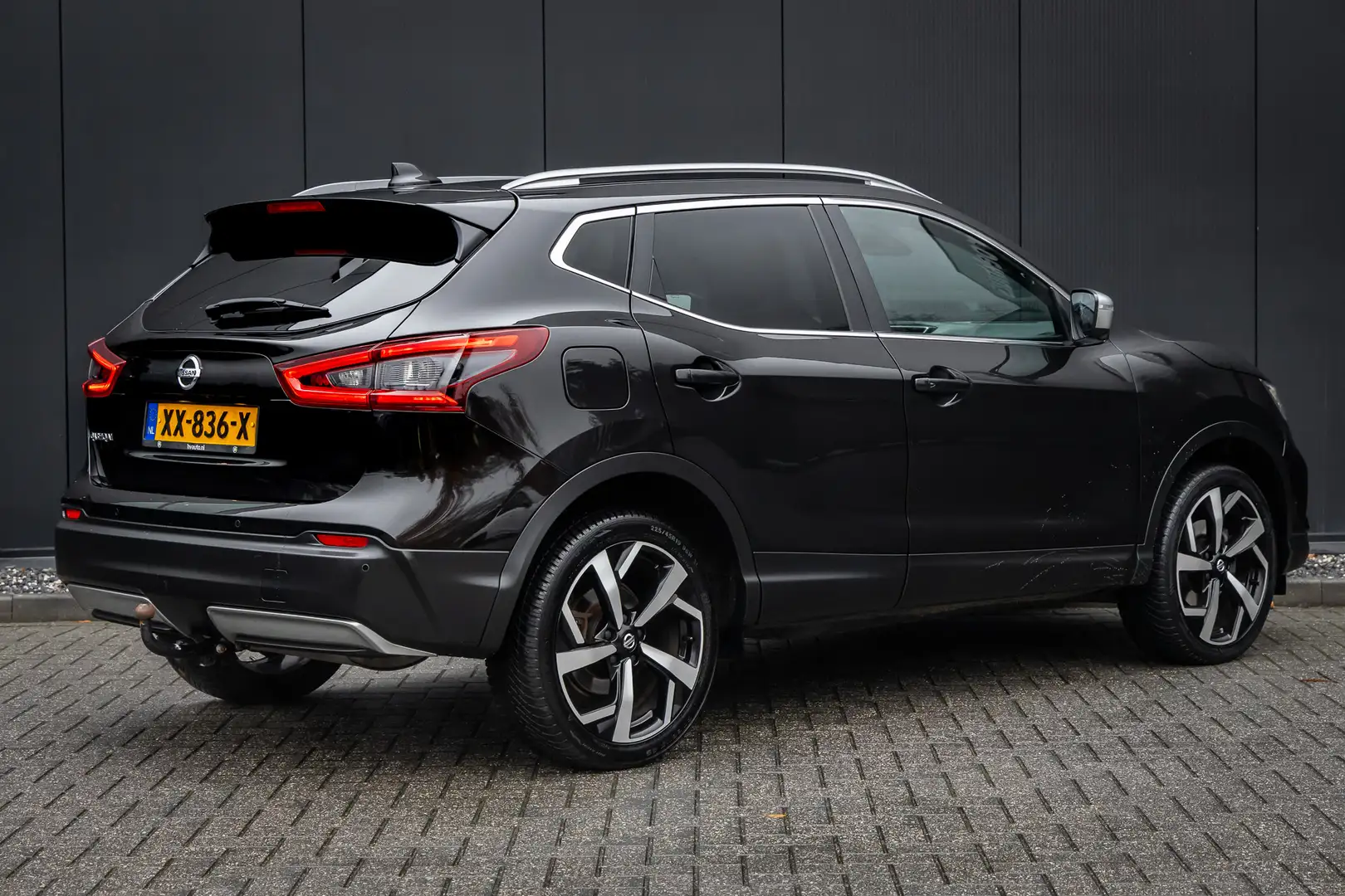 Nissan Qashqai 1.2 Tekna + | Pano-dak | Bose audio | Memory stoel Zwart - 2