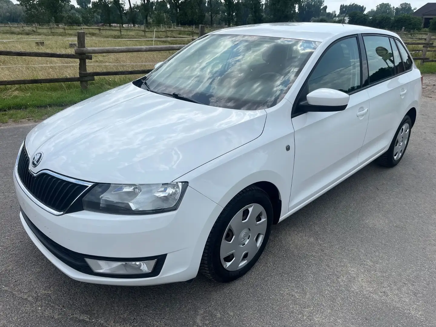 Skoda Rapid/Spaceback Spaceback*Climatronic*Zahnriemen  neu Weiß - 1