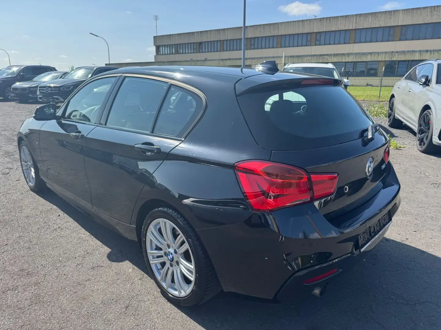 BMW 118 i M Sport Paket 5Türer Automatik 2.Hand SH Negro - 2