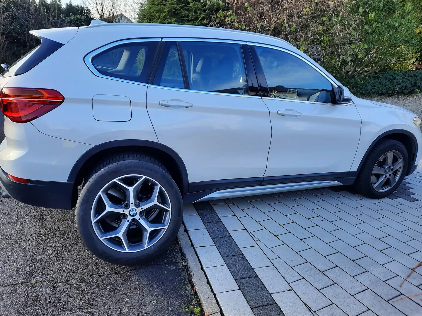 BMW X1 X1 xDrive20i Aut. Weiß - 1