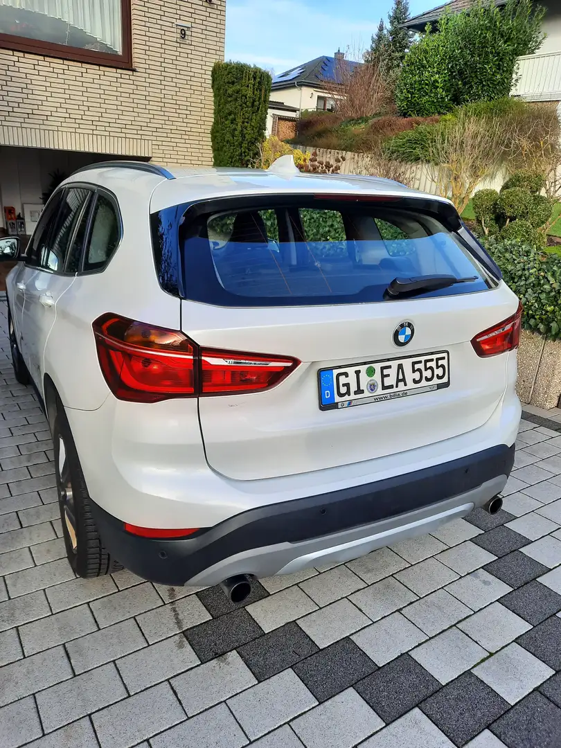 BMW X1 X1 xDrive20i Aut. Weiß - 2