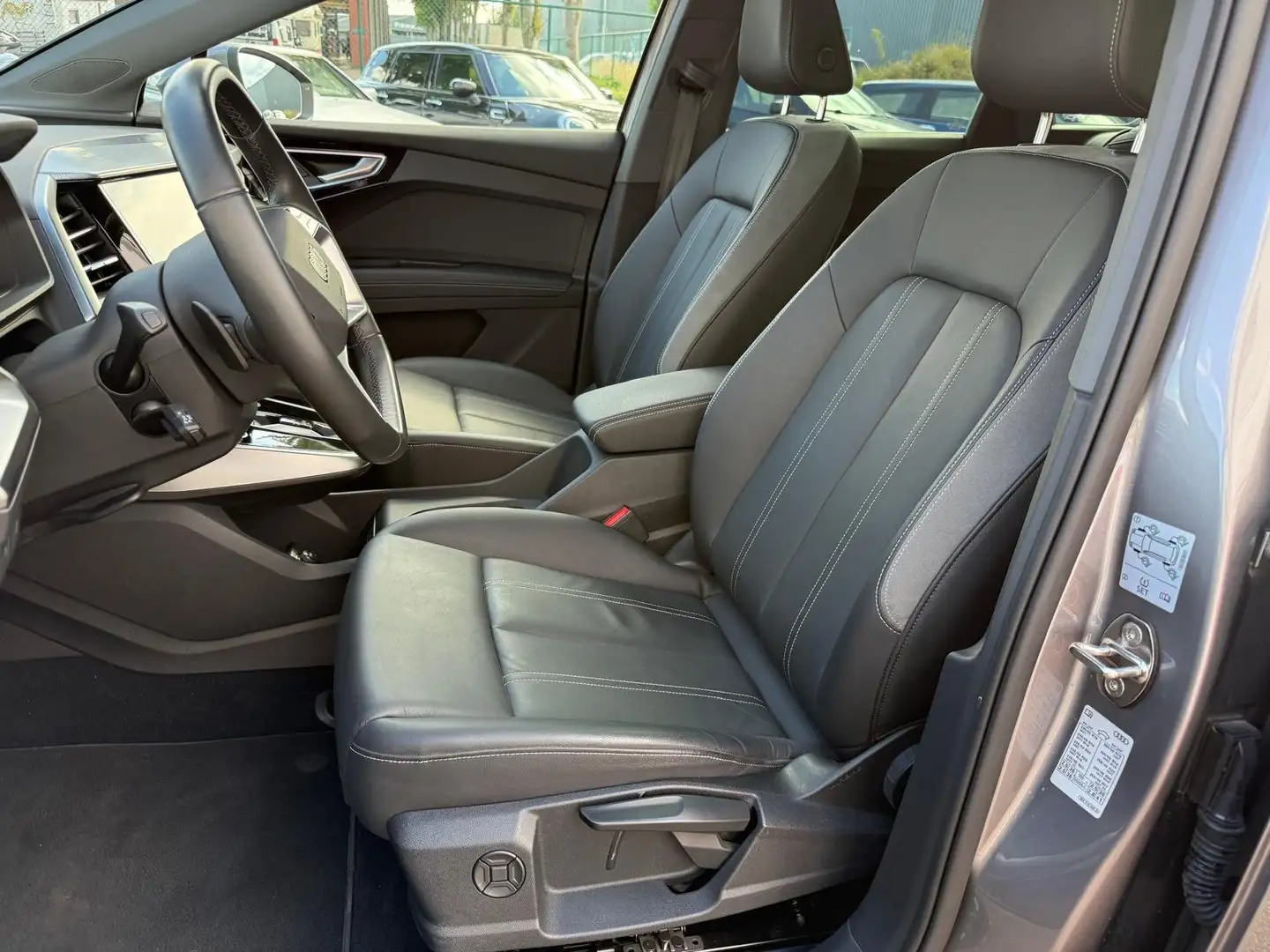 Audi Q4 e-tron 35 Pano/Keyless/Carplay/Camera/Zetelvw/21"/Leder Grau - 2
