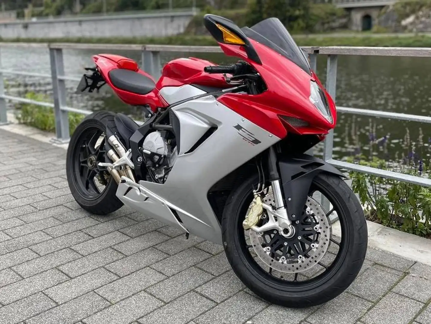 MV Agusta F3 Rojo - 2